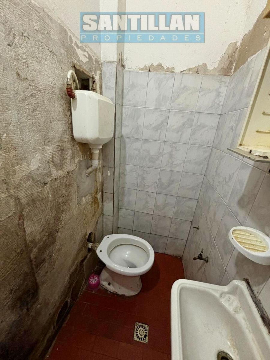 Casa 4 ambientes con garaje cubierto y patio. San Justo. Uso comercial. - 35
