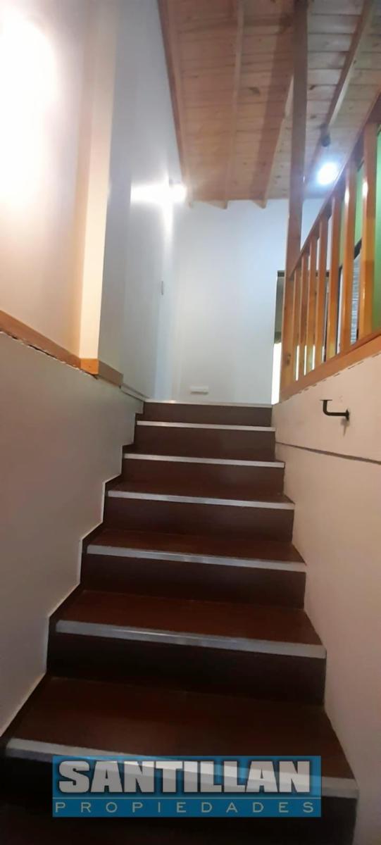 EXCELENTE TRIPLEX 4 AMBIENTES CON PATIO Y GRAN COCHERA - 40