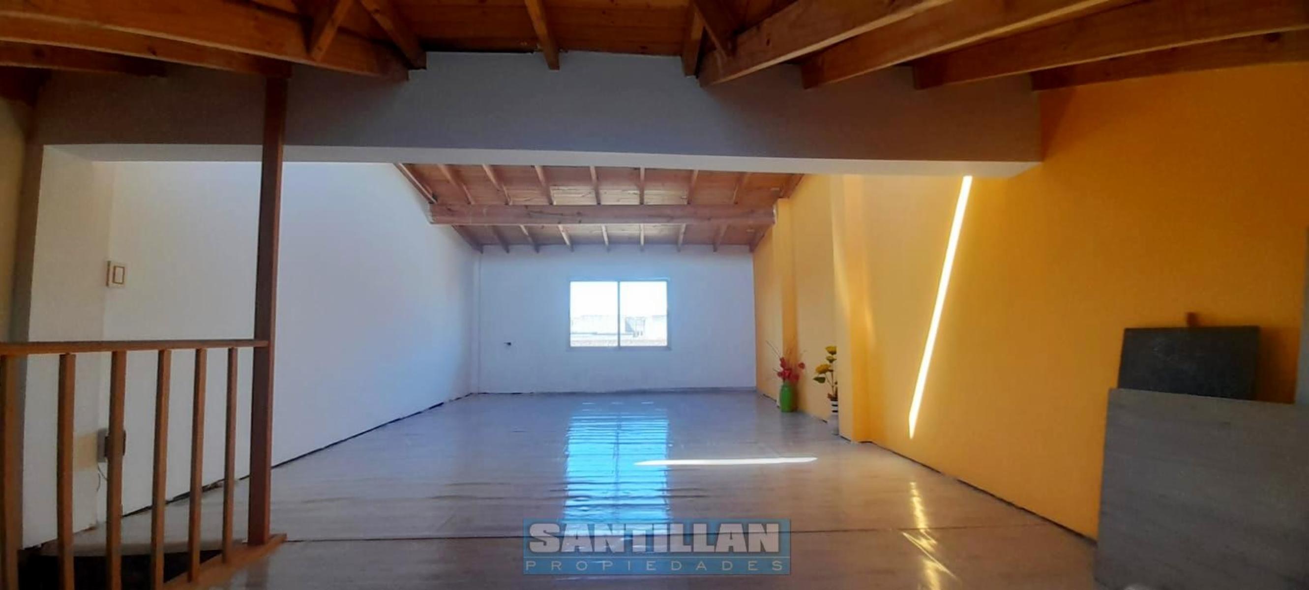 EXCELENTE TRIPLEX 4 AMBIENTES CON PATIO Y GRAN COCHERA - 45