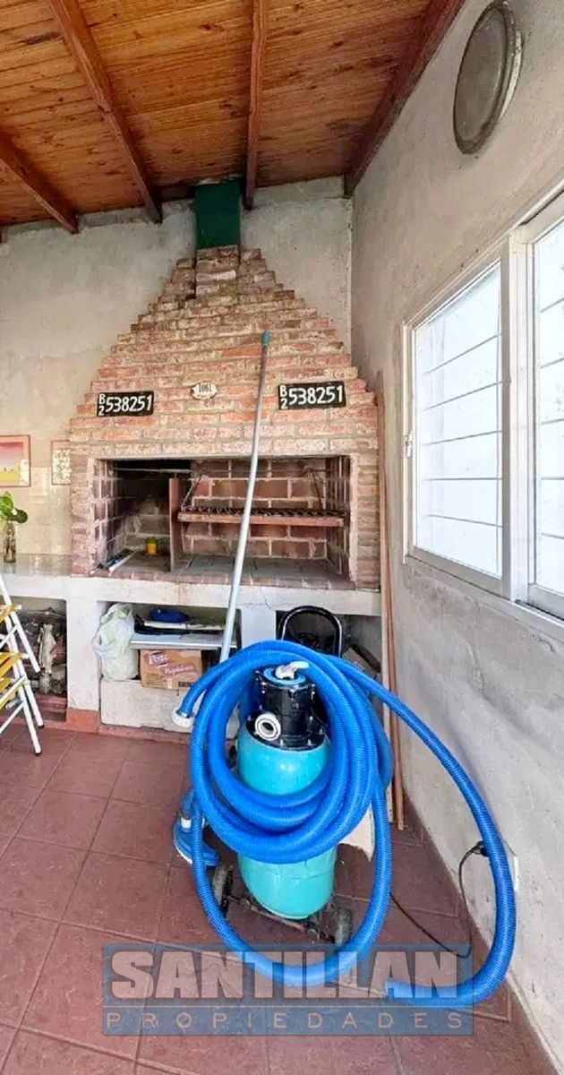 HERMOSA CASA DE 4 AMBIENTES CON COCHERA, QUINCHO Y PILETA. MERLO NORTE. - 42