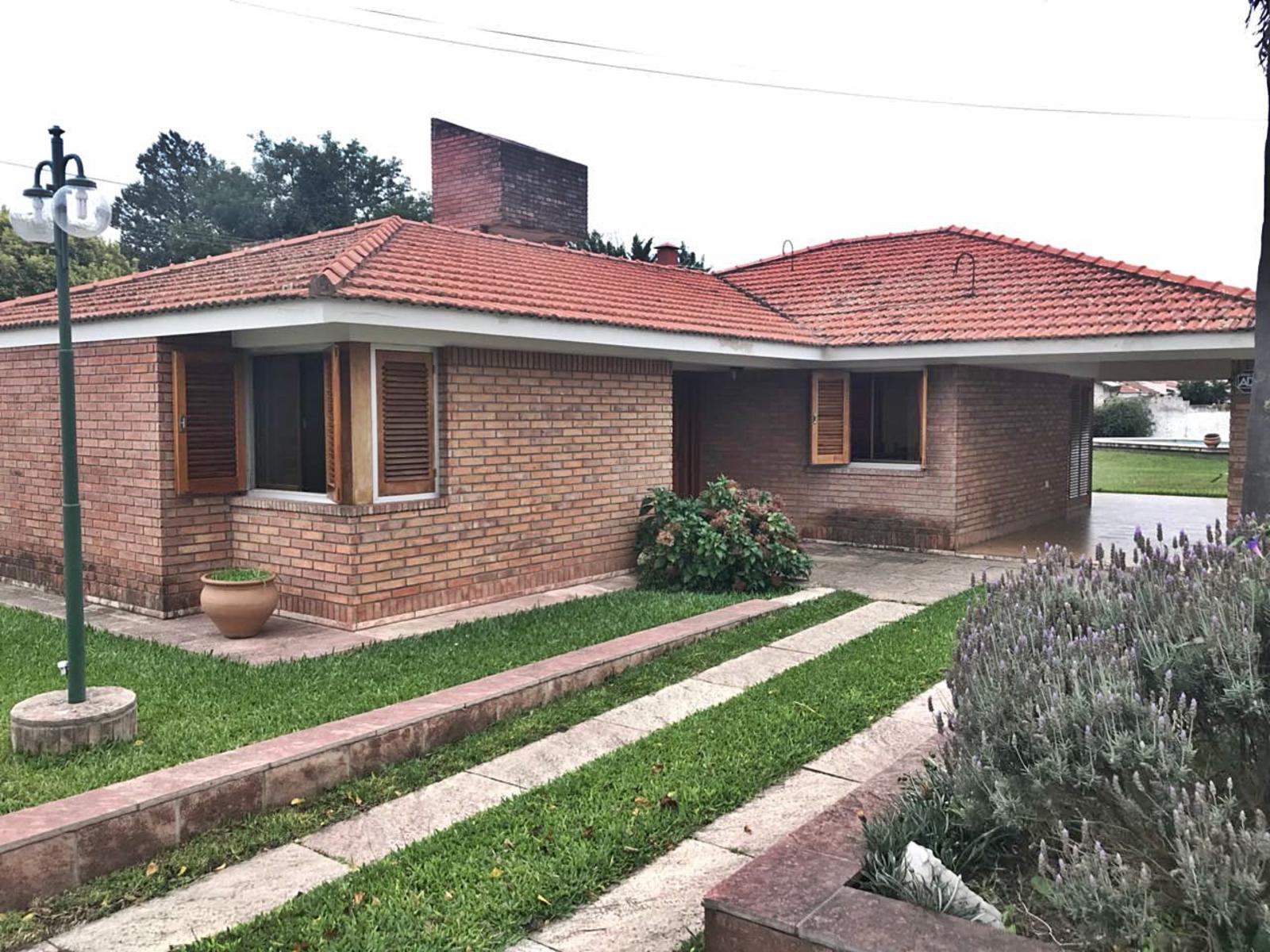 VENTA HERMOSA CASA B° SANTA RITA DEL LAGO — foto 2