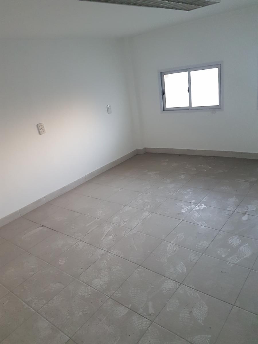GALPÓN Y DTO. DE 4 AMBIENTES - ZONA LOMAS DE MIRADOR — foto 4
