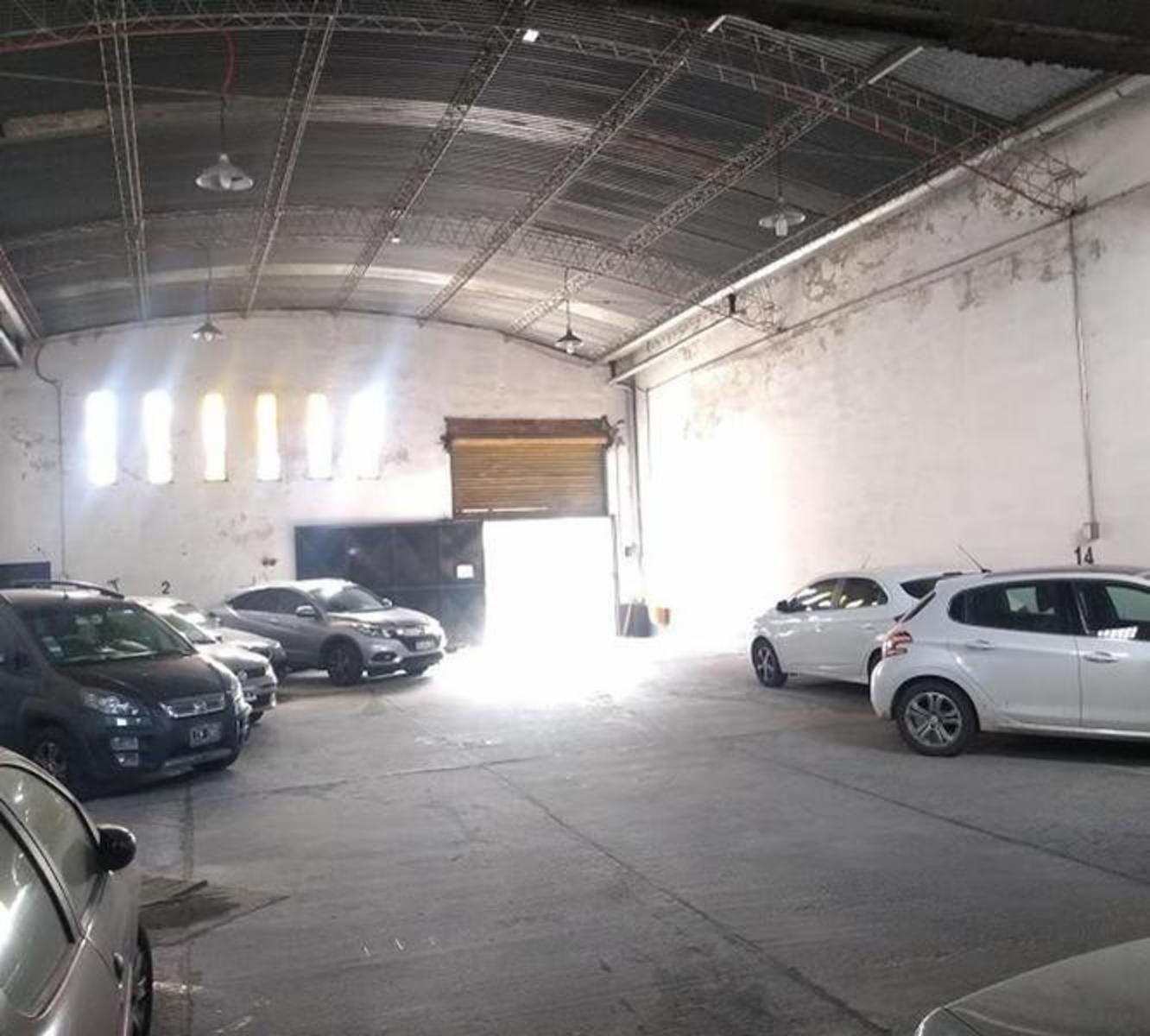 Gran Galpón Ideal Cochera/ Deposito en Venta — foto 4