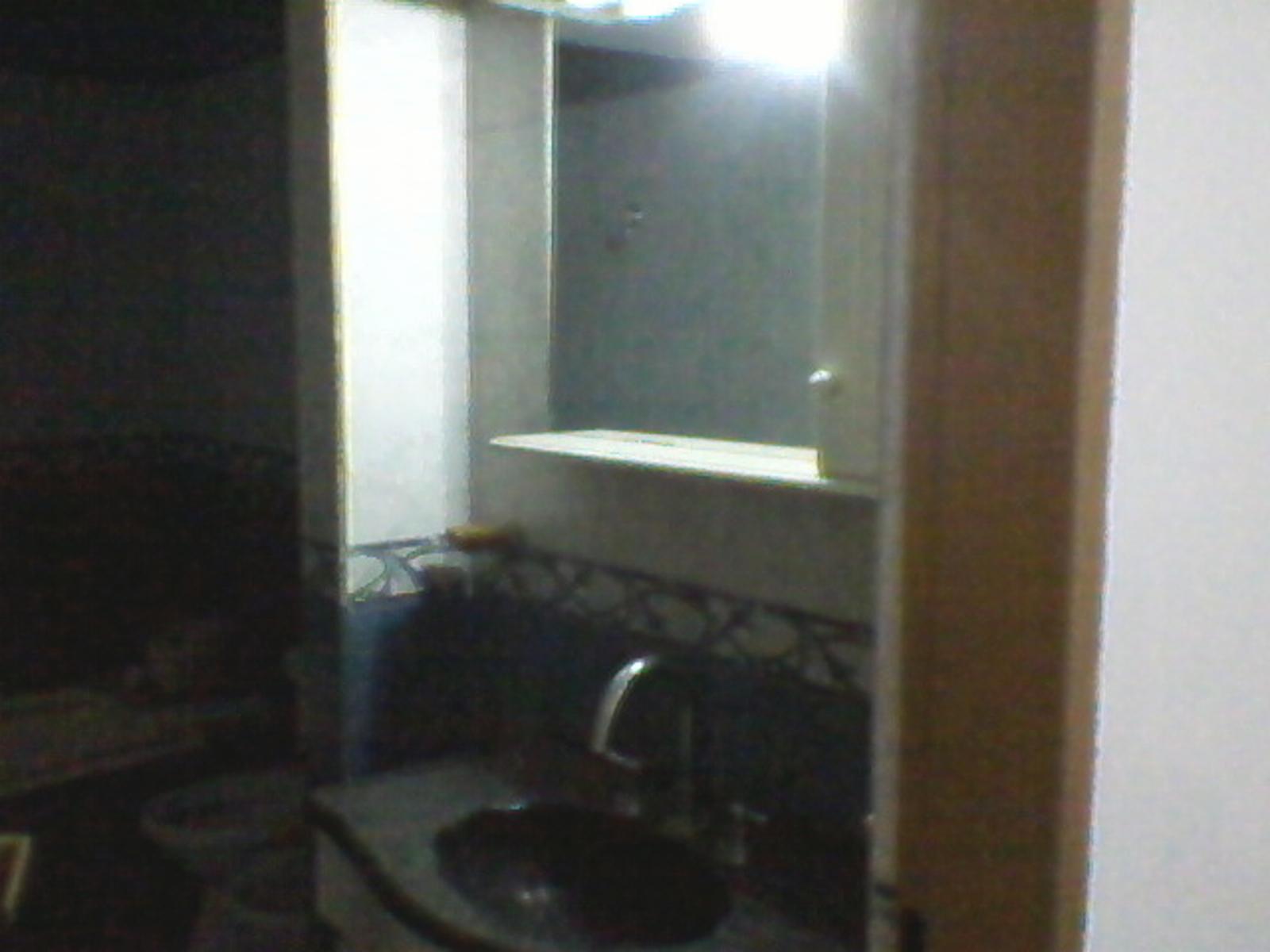 Casa sobre lote 10 x 20 Mts y local la calle. 4 AMB. — foto 3