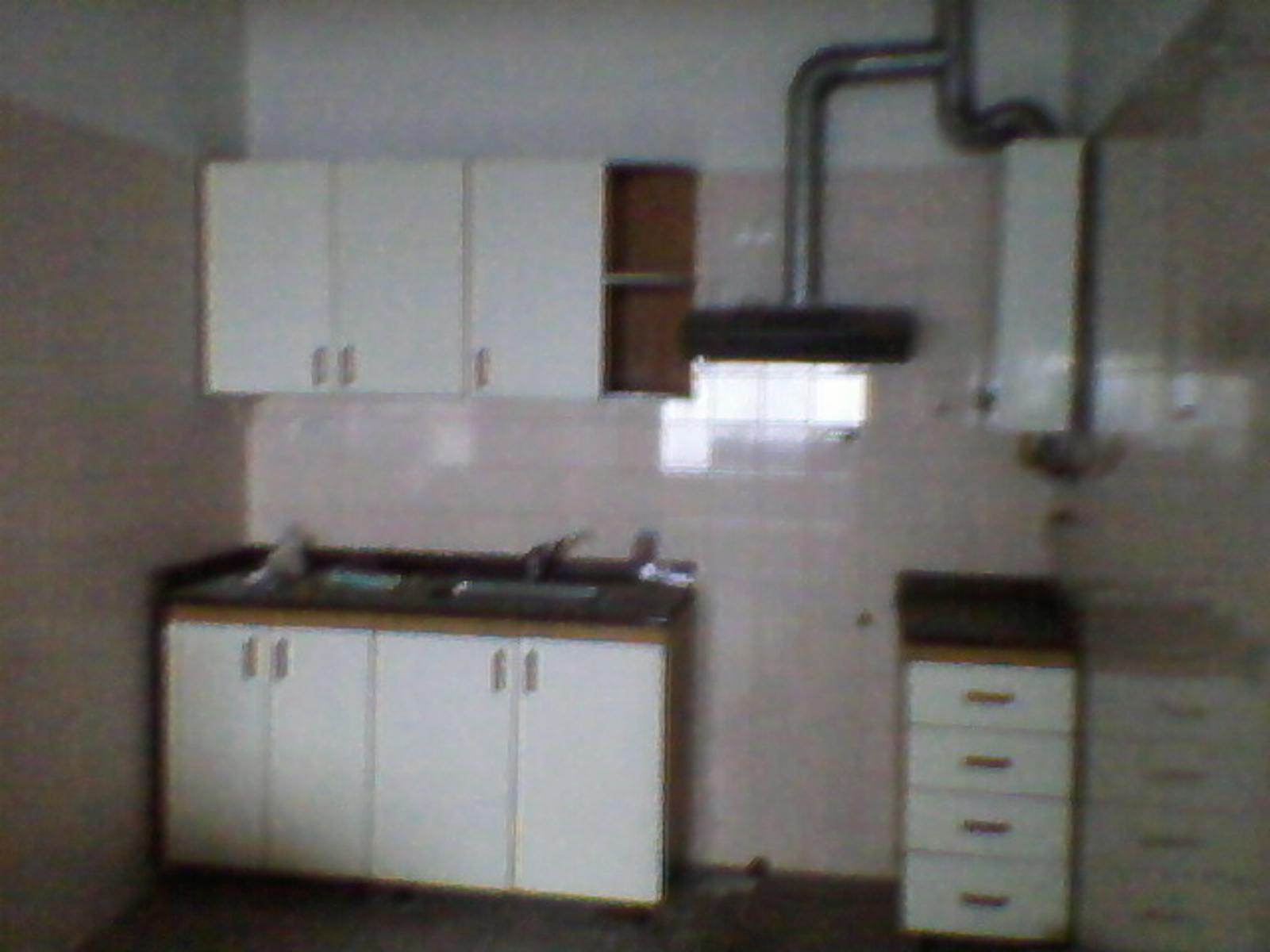 Casa sobre lote 10 x 20 Mts y local la calle. 4 AMB. — foto 8