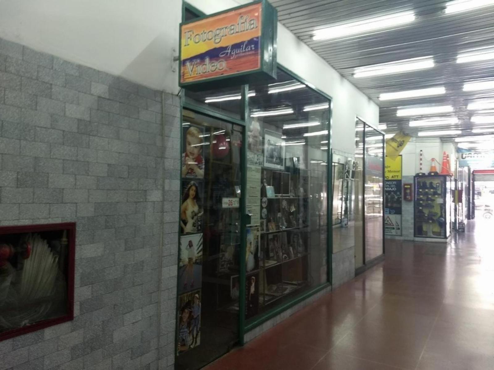 Local Interno en Galería Imperio - Zona Ramos Mejia Centro — foto 3