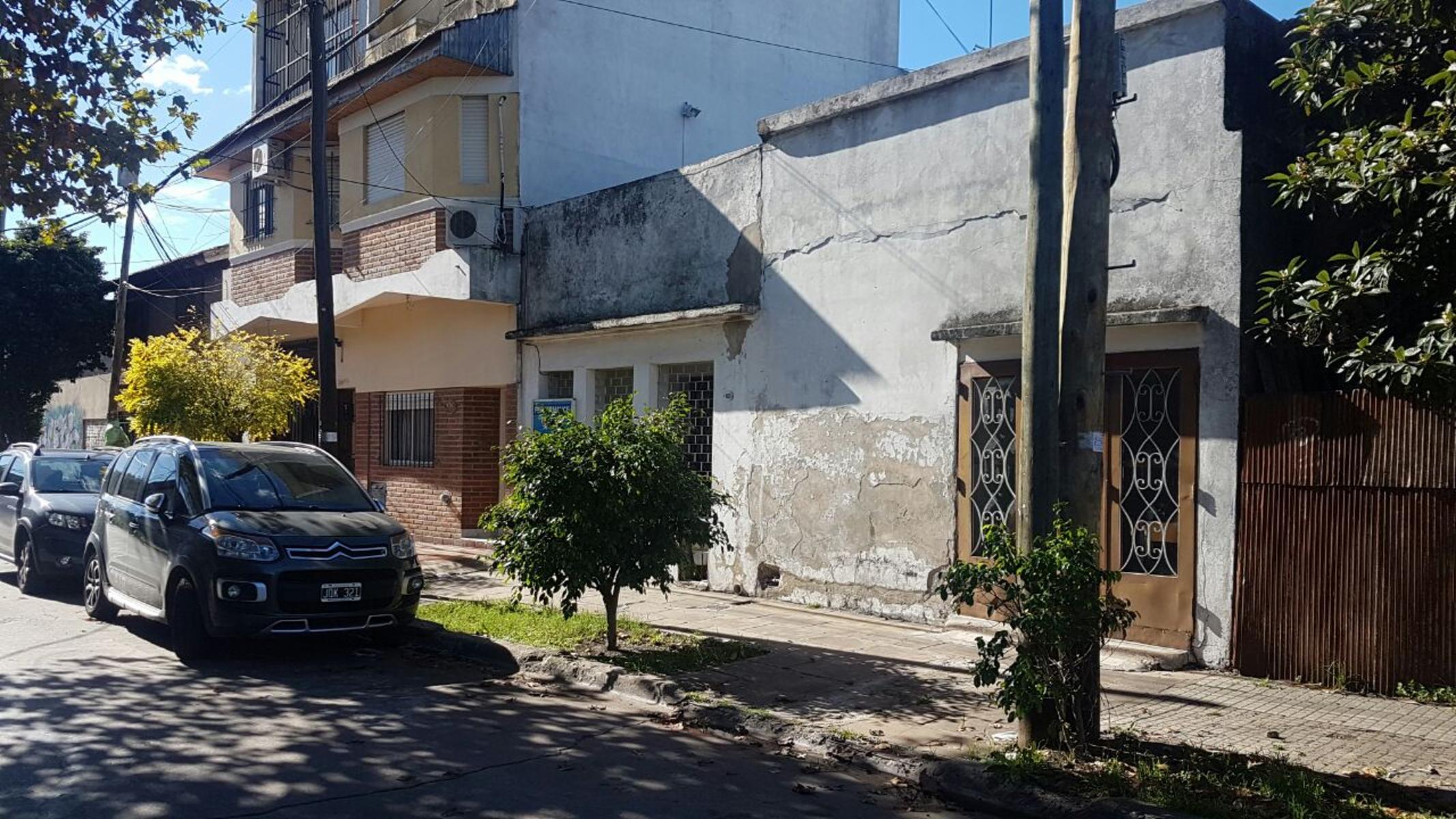 Venta Ramos Mejia Casa 3 Ambientes con Cochera