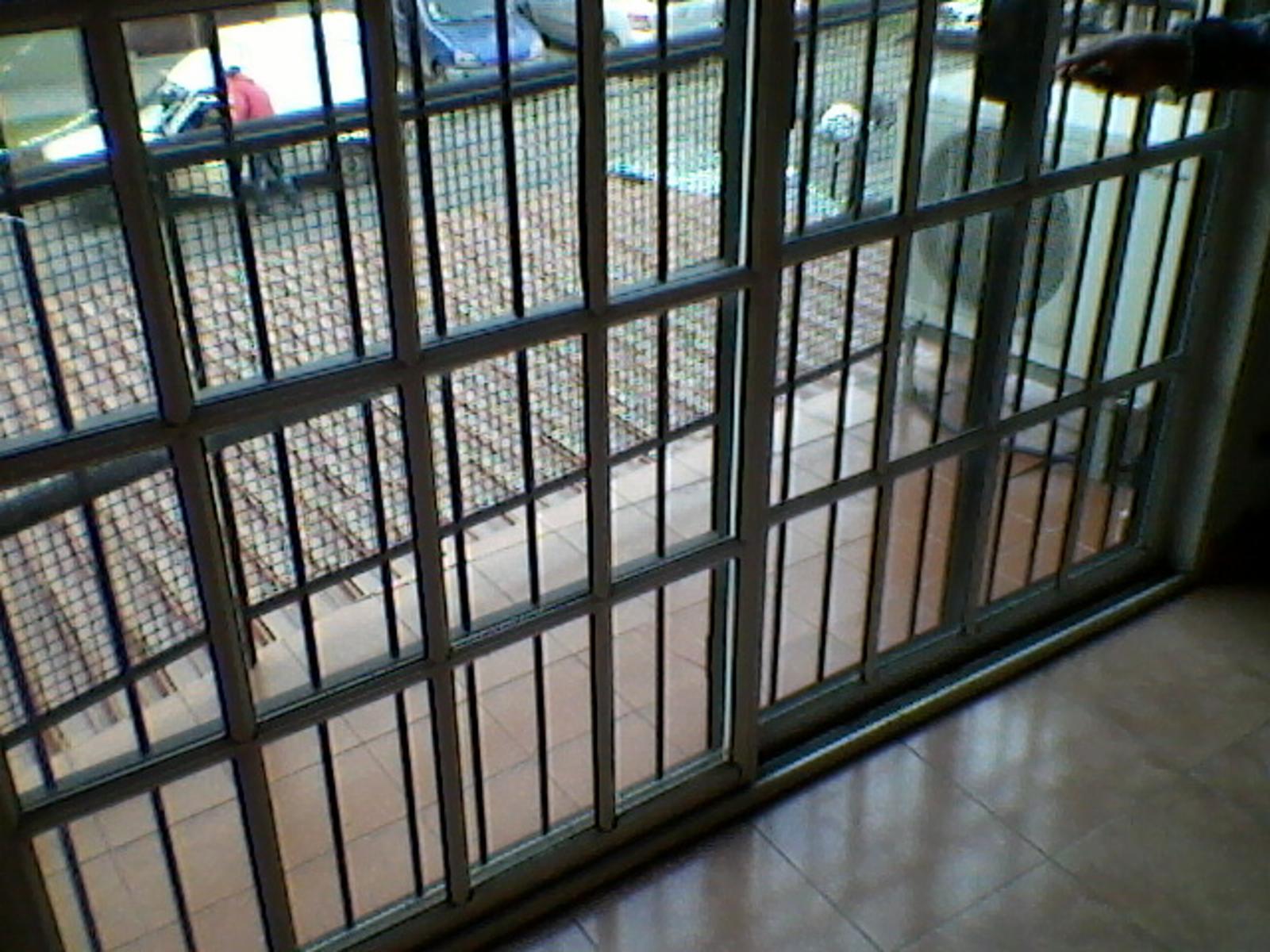 TRIPLEX 4 AMBIENTES AL FRENTE CON COCHERA - ZONA VILLA LUZURIAGA — foto 4