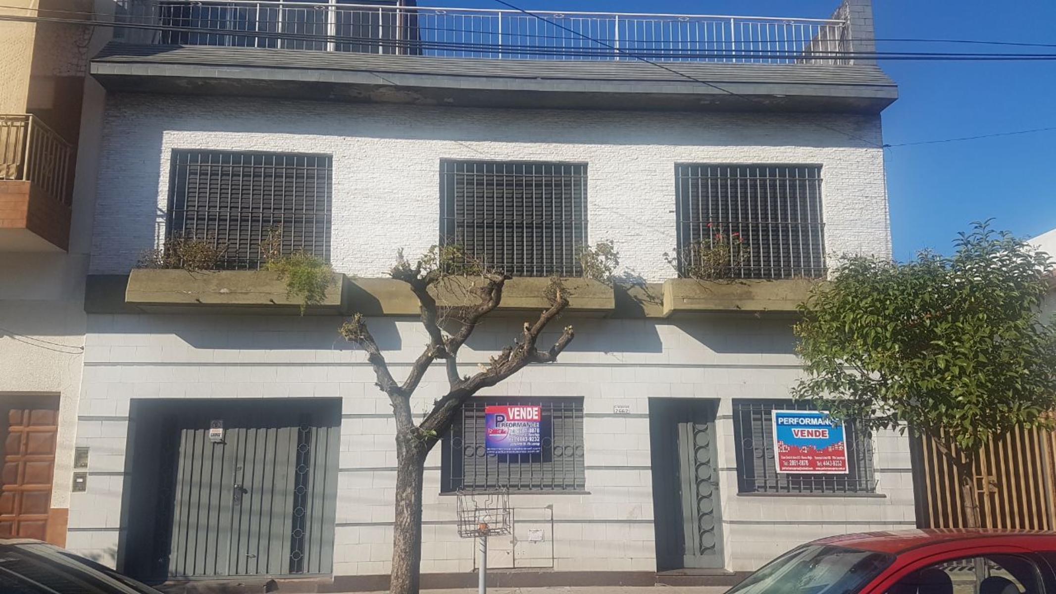 Casa 5 Ambientes con Fondo,Galpon y Cochera - Zona Lomas de Mirador