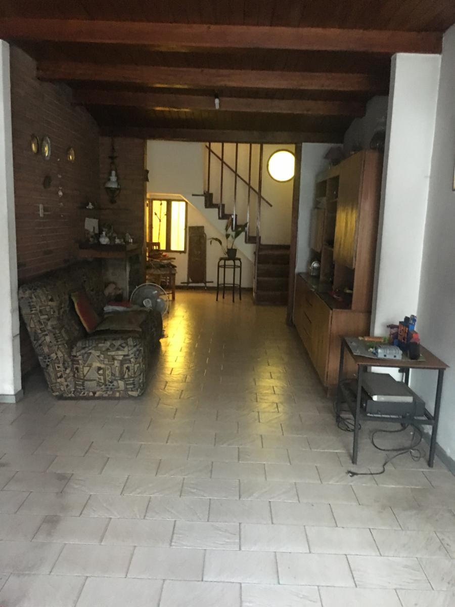 Casa 5 Ambientes con Fondo,Galpon y Cochera - Zona Lomas de Mirador — foto 3