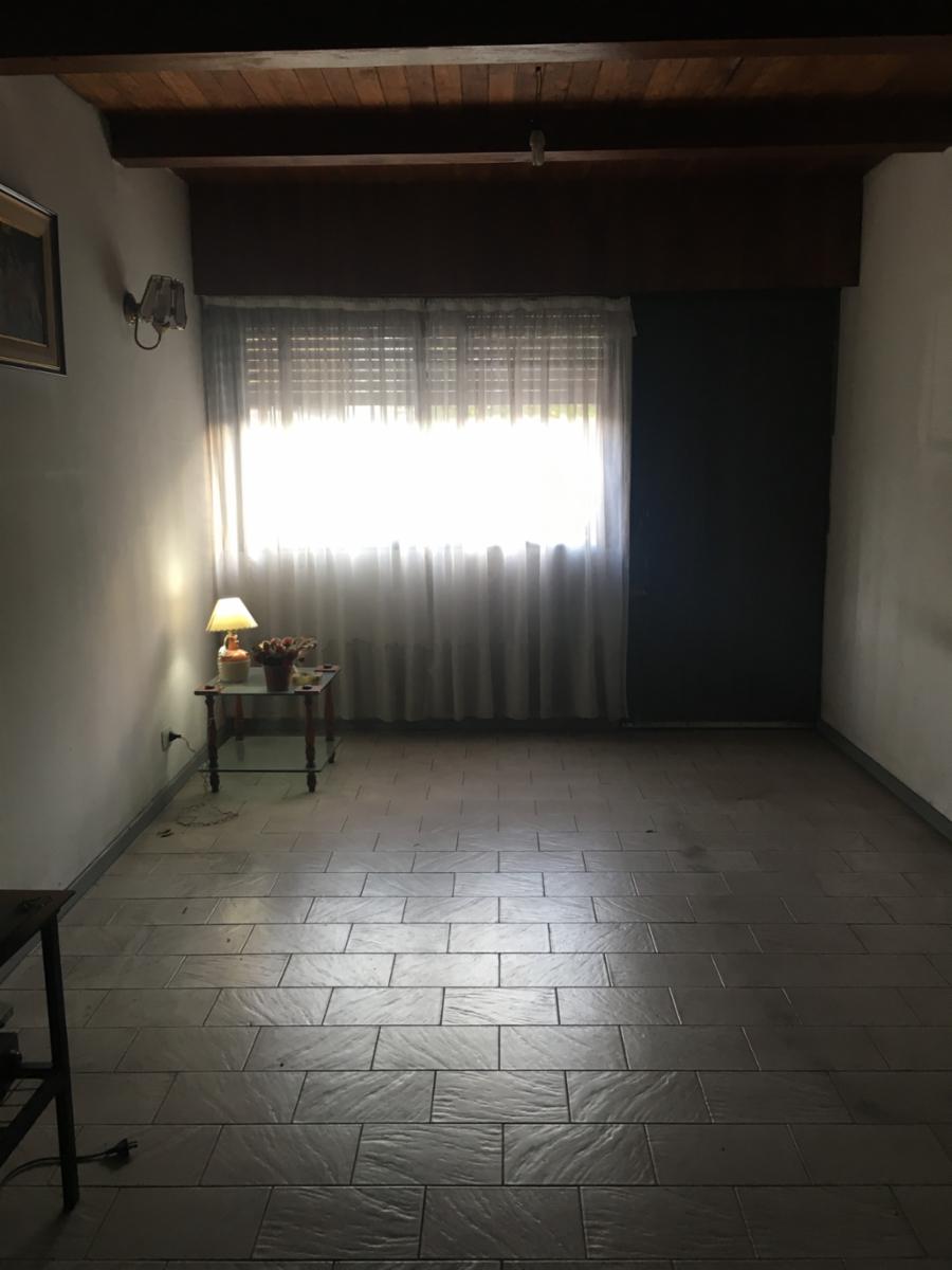 Casa 5 Ambientes con Fondo,Galpon y Cochera - Zona Lomas de Mirador — foto 4