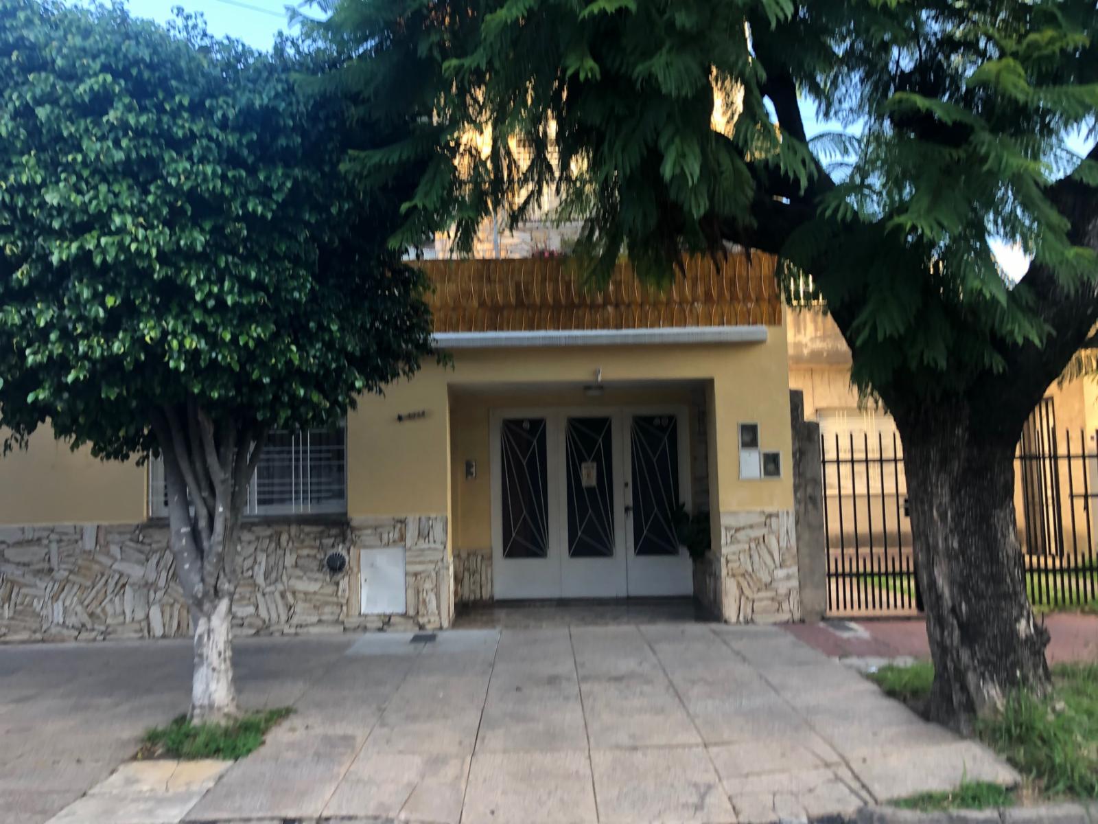 EXCELENTE CASA DE 4 AMBIENTES EN RAMOS MEJÍA