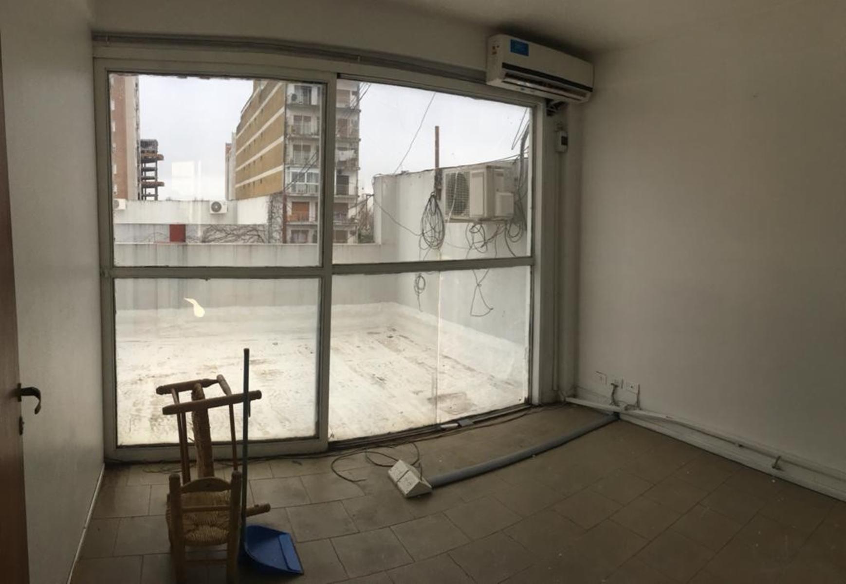 Alquiler Oficina Céntrica frente a la Estación Ramos Mejía - 13