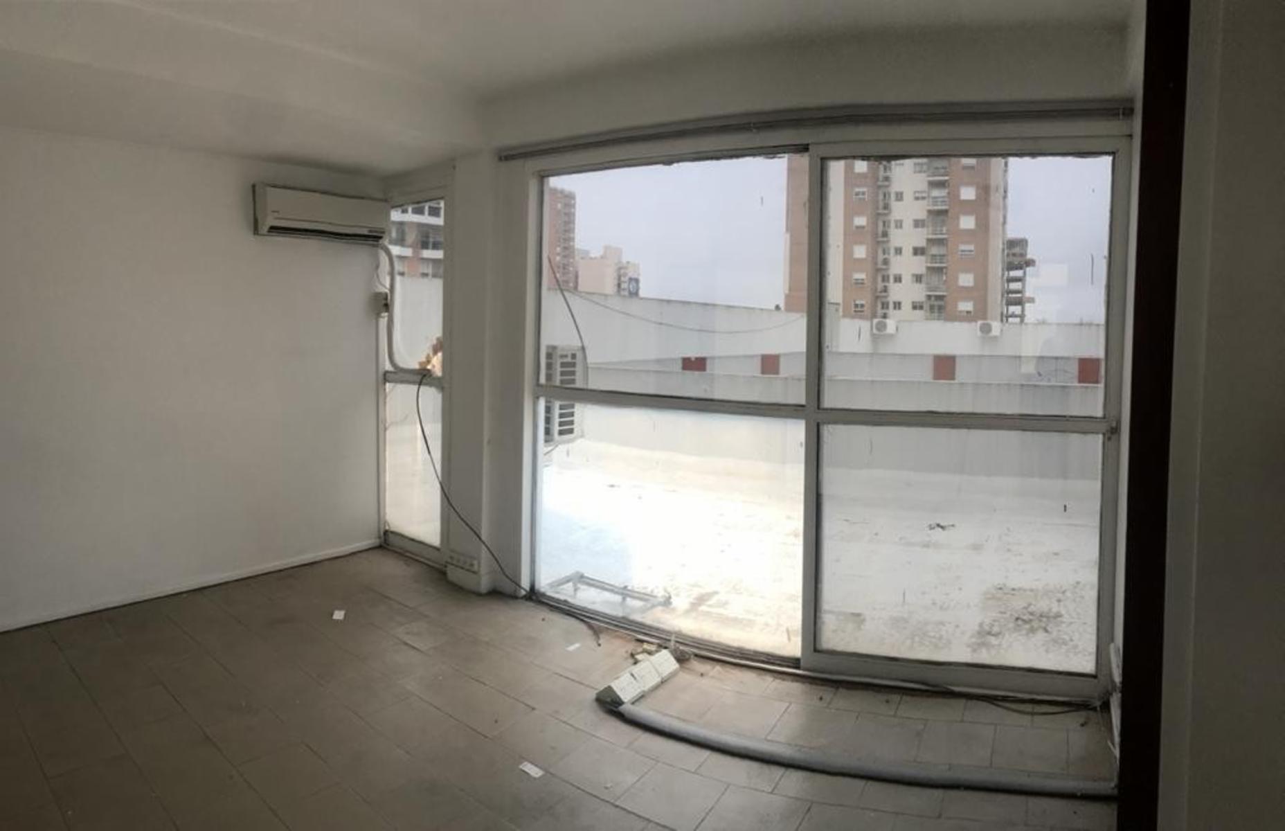 Alquiler Oficina Céntrica frente a la Estación Ramos Mejía - 15