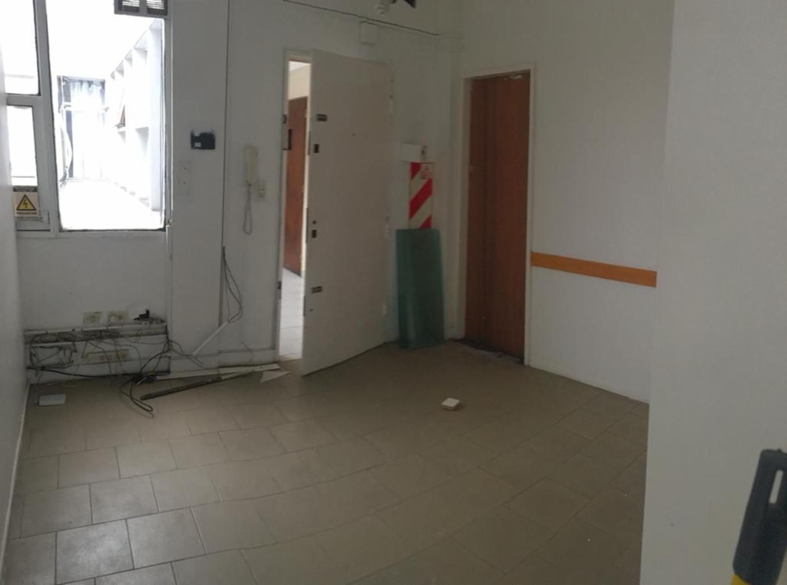 Alquiler Oficina Céntrica frente a la Estación Ramos Mejía - 18