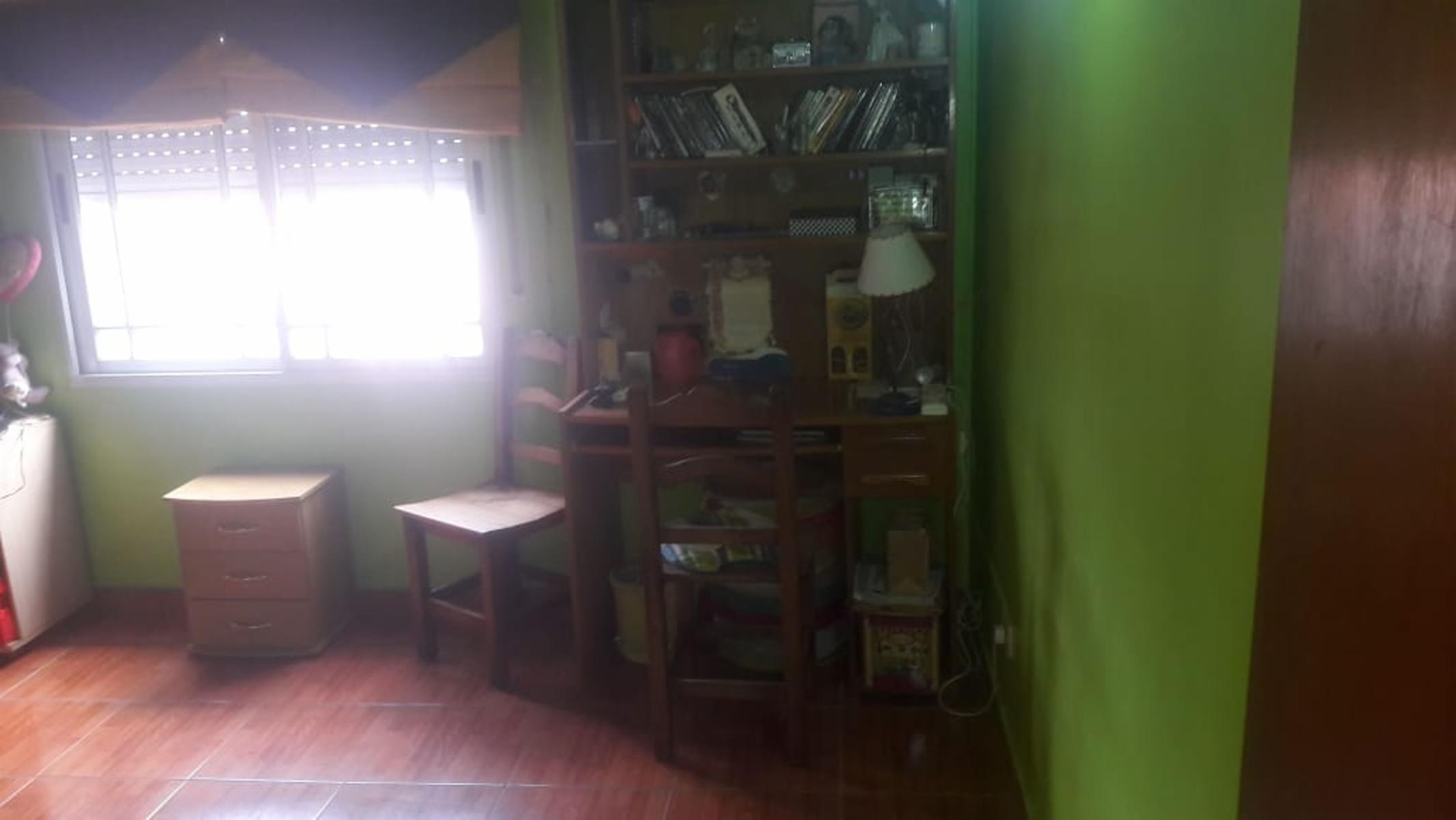 Triplex al Frente 4 Ambientes con Cochera y Patio