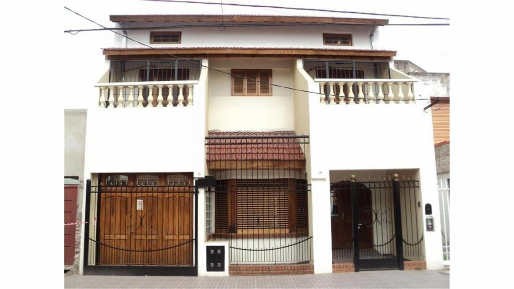 CHALET 7 AMBIENTES EN 3 PLANTAS - RAMOS MEJIA