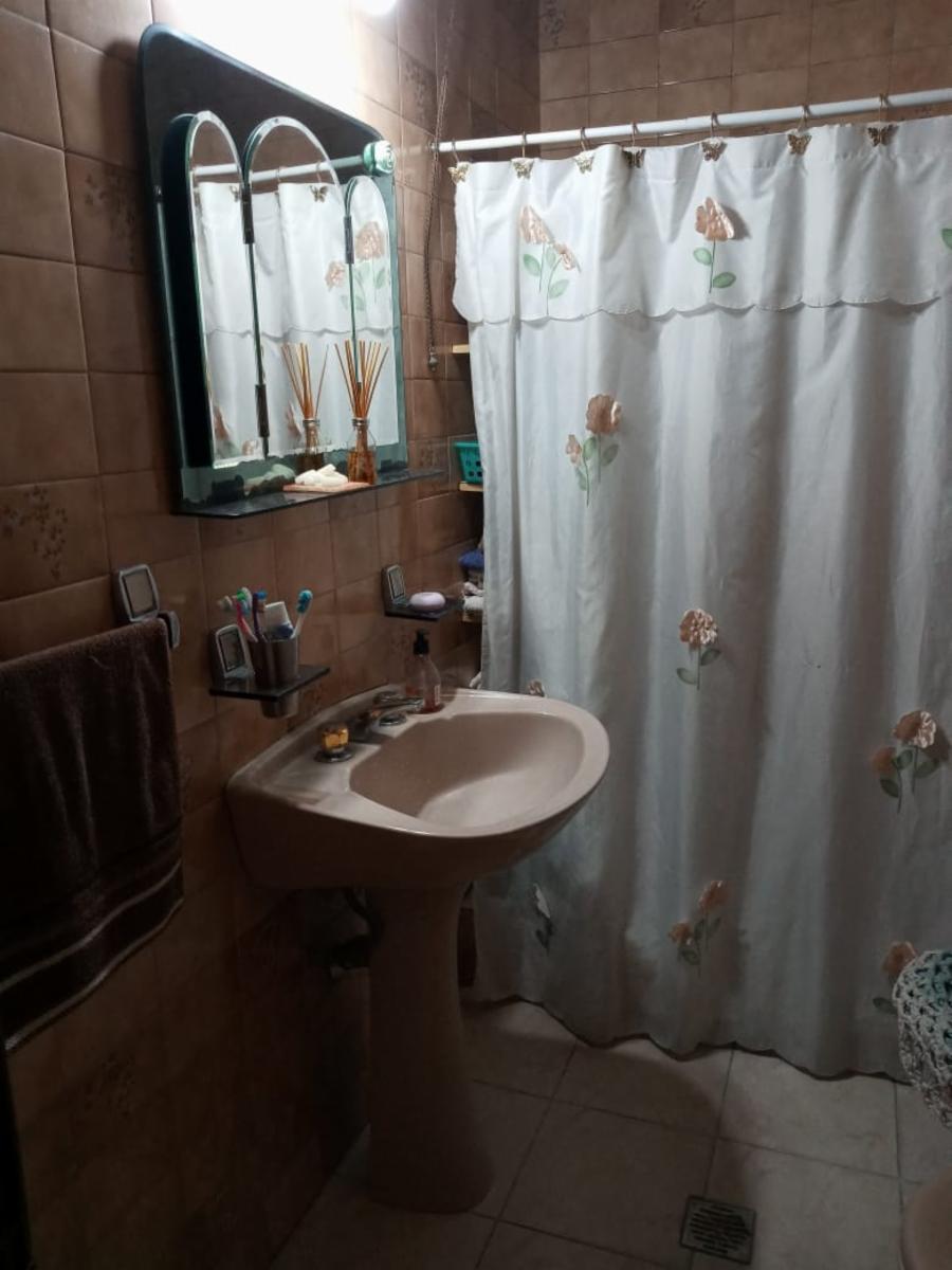 CASA 4 AMBIENTES CON DOS LOCALES A LA CALLE Y UN TALLER - LOMAS DE MIRADOR — foto 2