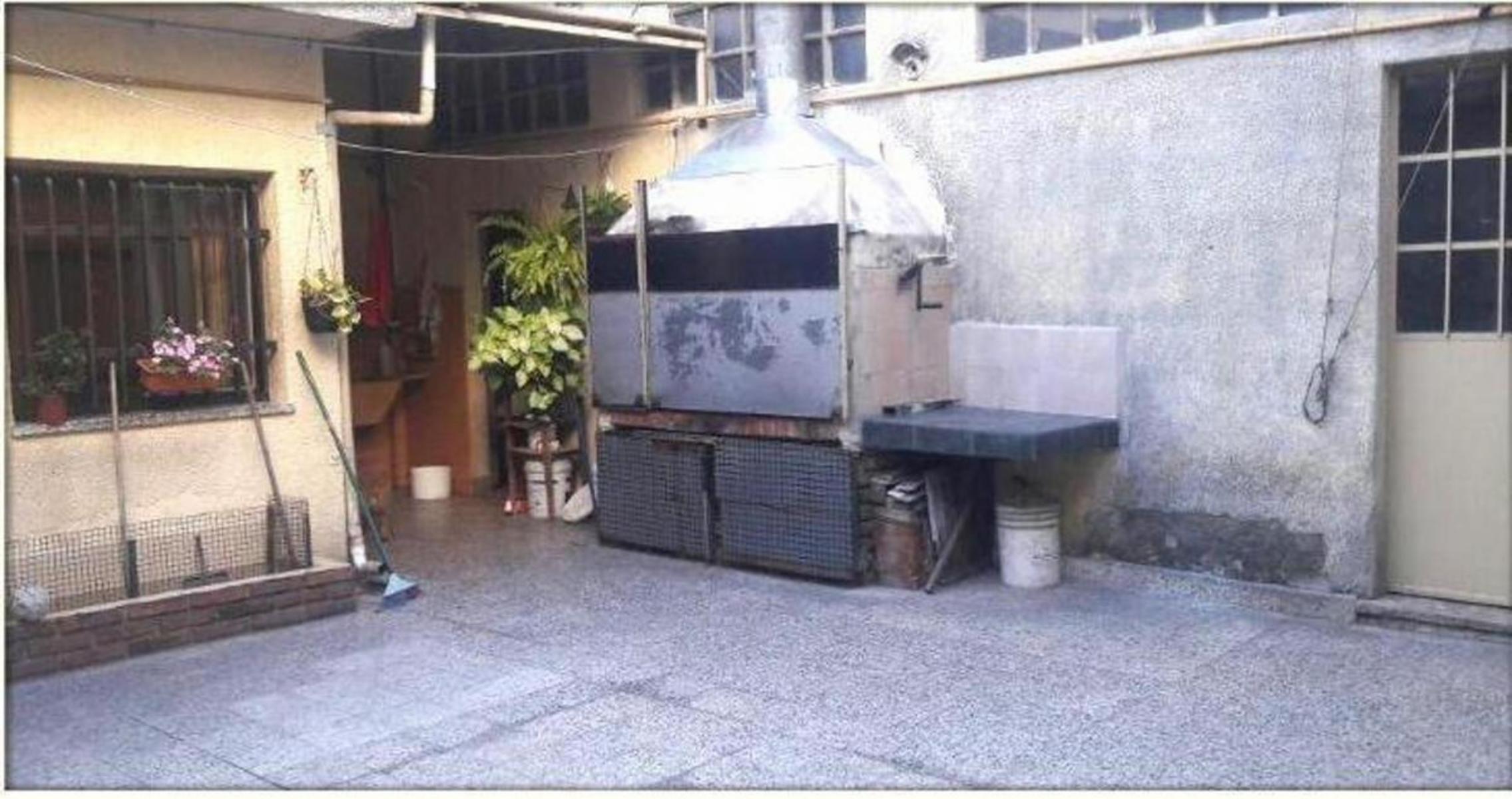 CASA 4 AMBIENTES CON DOS LOCALES A LA CALLE Y UN TALLER - LOMAS DE MIRADOR — foto 4