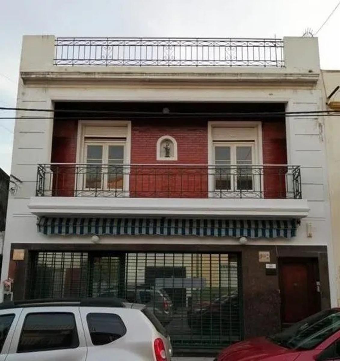 VENTA EN BLOCK CASA DE 2 PLANTAS LOCAL Y DEPARTAMENTO INDEPENDIENTE ALFONDO - IDEAL PARA FAMILIA - IDEAL GERIATRICOS o CONSULTORIOS EXTERNOS- ZONA RAMOS MEJIA