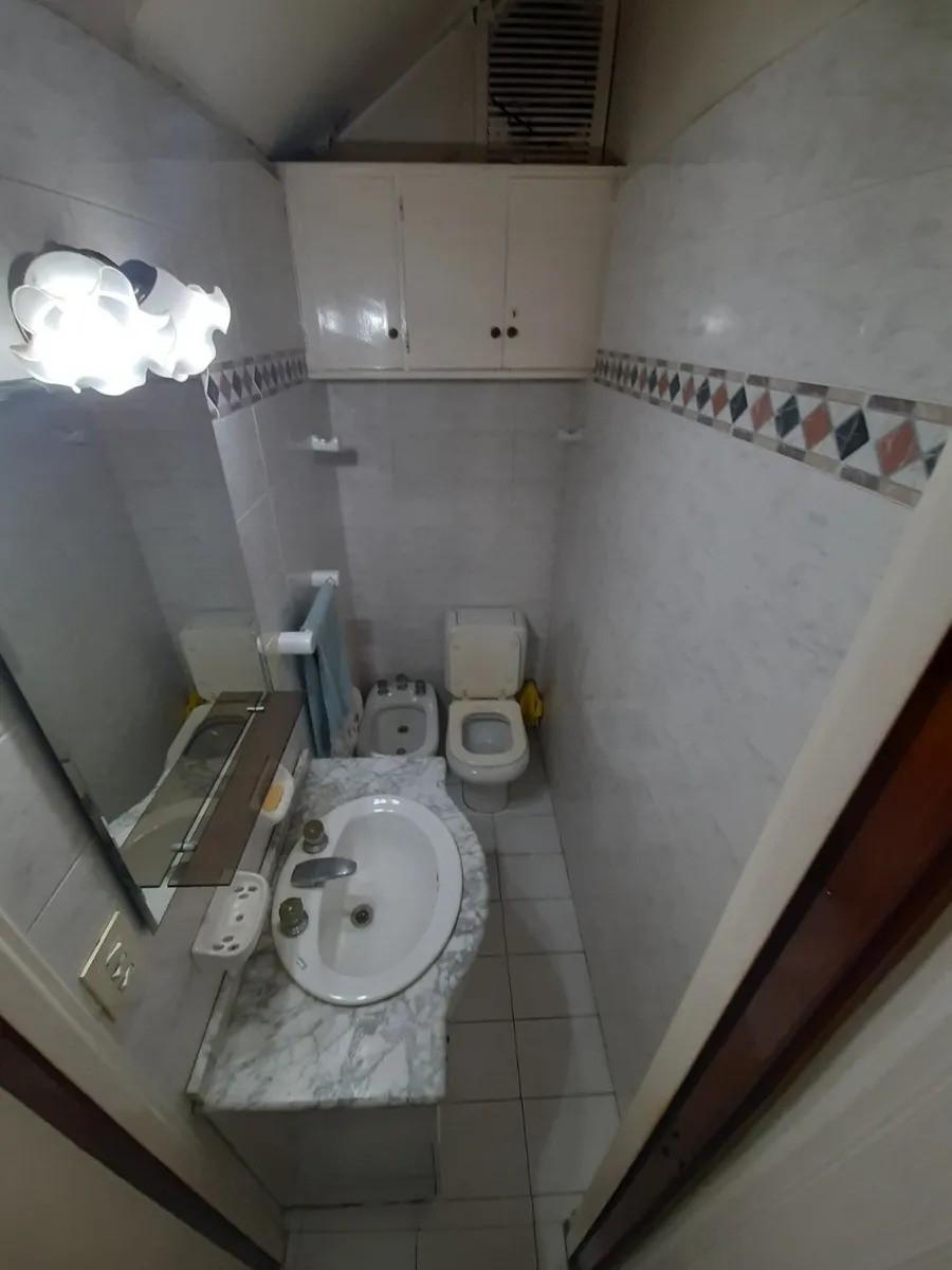 VENTA EN BLOCK CASA DE 2 PLANTAS LOCAL Y DEPARTAMENTO INDEPENDIENTE ALFONDO - IDEAL PARA FAMILIA - IDEAL GERIATRICOS o CONSULTORIOS EXTERNOS- ZONA RAMOS MEJIA — foto 11