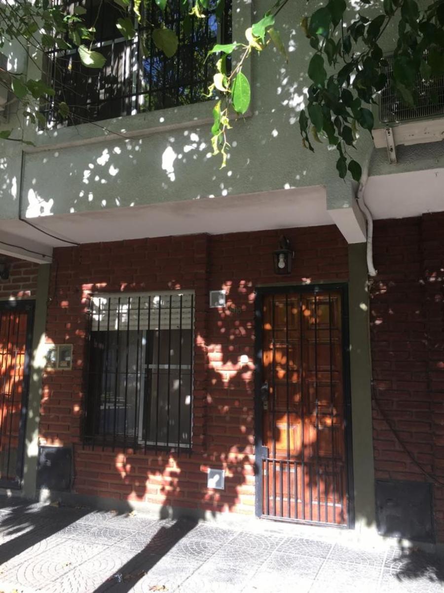 EXCELENTE DUPLEX 3 AMBIENTES EN DOS PLANTAS CON PATIO TECHADO - ZONA VILLA LUZURIAGA
