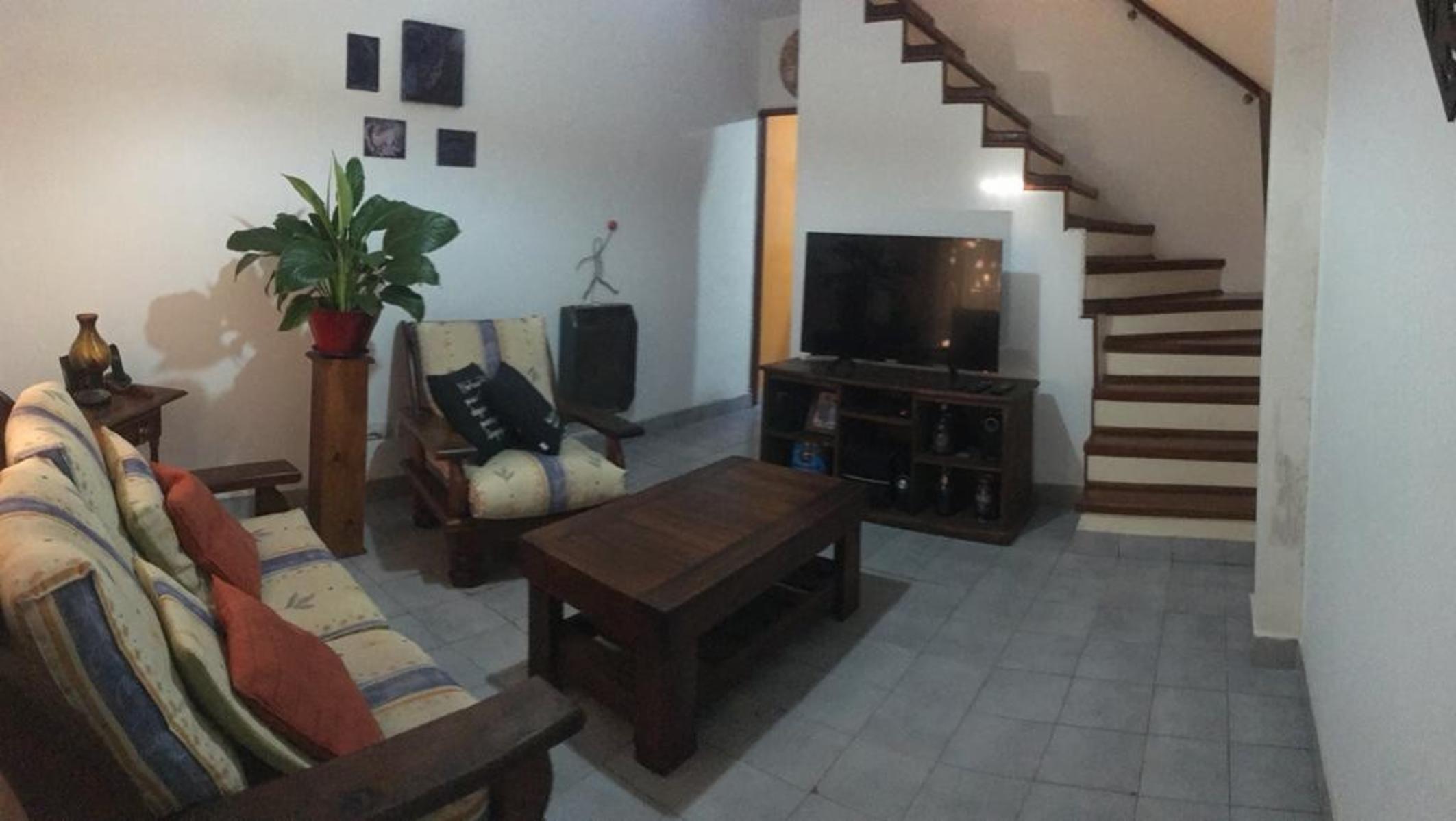 EXCELENTE DUPLEX 3 AMBIENTES EN DOS PLANTAS CON PATIO TECHADO - ZONA VILLA LUZURIAGA — foto 3