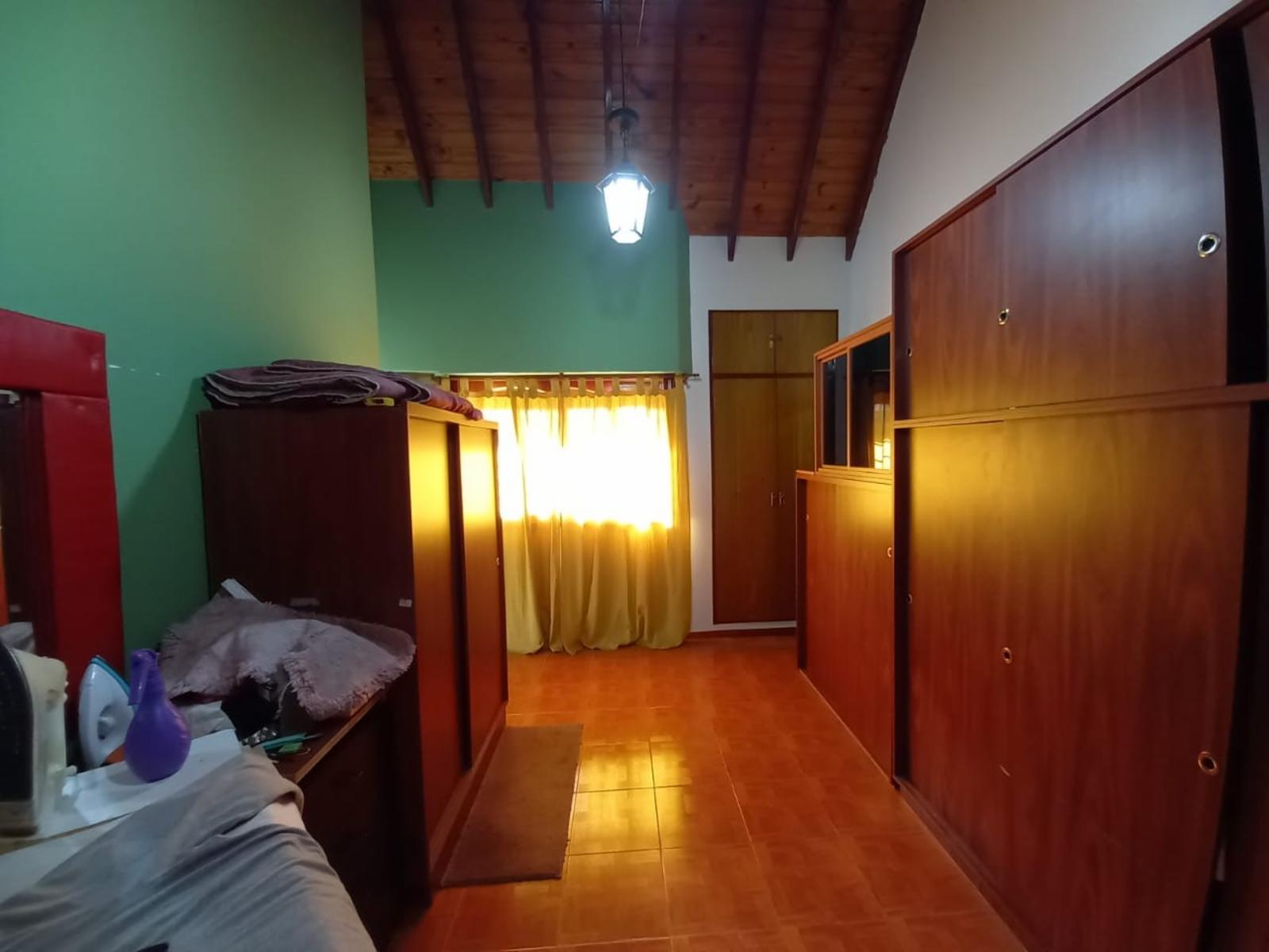 CHALET 8 AMBIENTES CON PILETA, JARDIN Y COCHERAS - MORON — foto 7