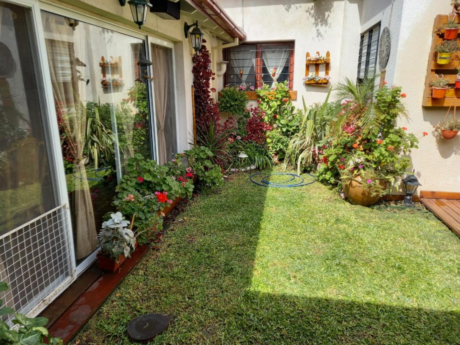 CHALET 8 AMBIENTES CON PILETA, JARDIN Y COCHERAS - MORON — foto 13
