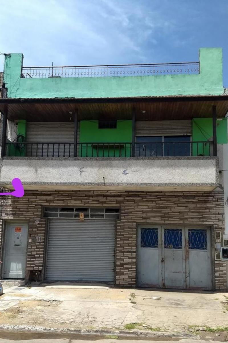 PH 3 AMBIENTES AL FRENTE CON COCHERA Y QUINCHO - PRIMER PISO POR ESCALERA - CASEROS