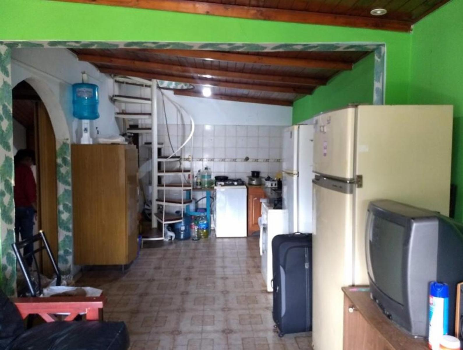 PH 3 AMBIENTES AL FRENTE CON COCHERA Y QUINCHO - PRIMER PISO POR ESCALERA - CASEROS — foto 2