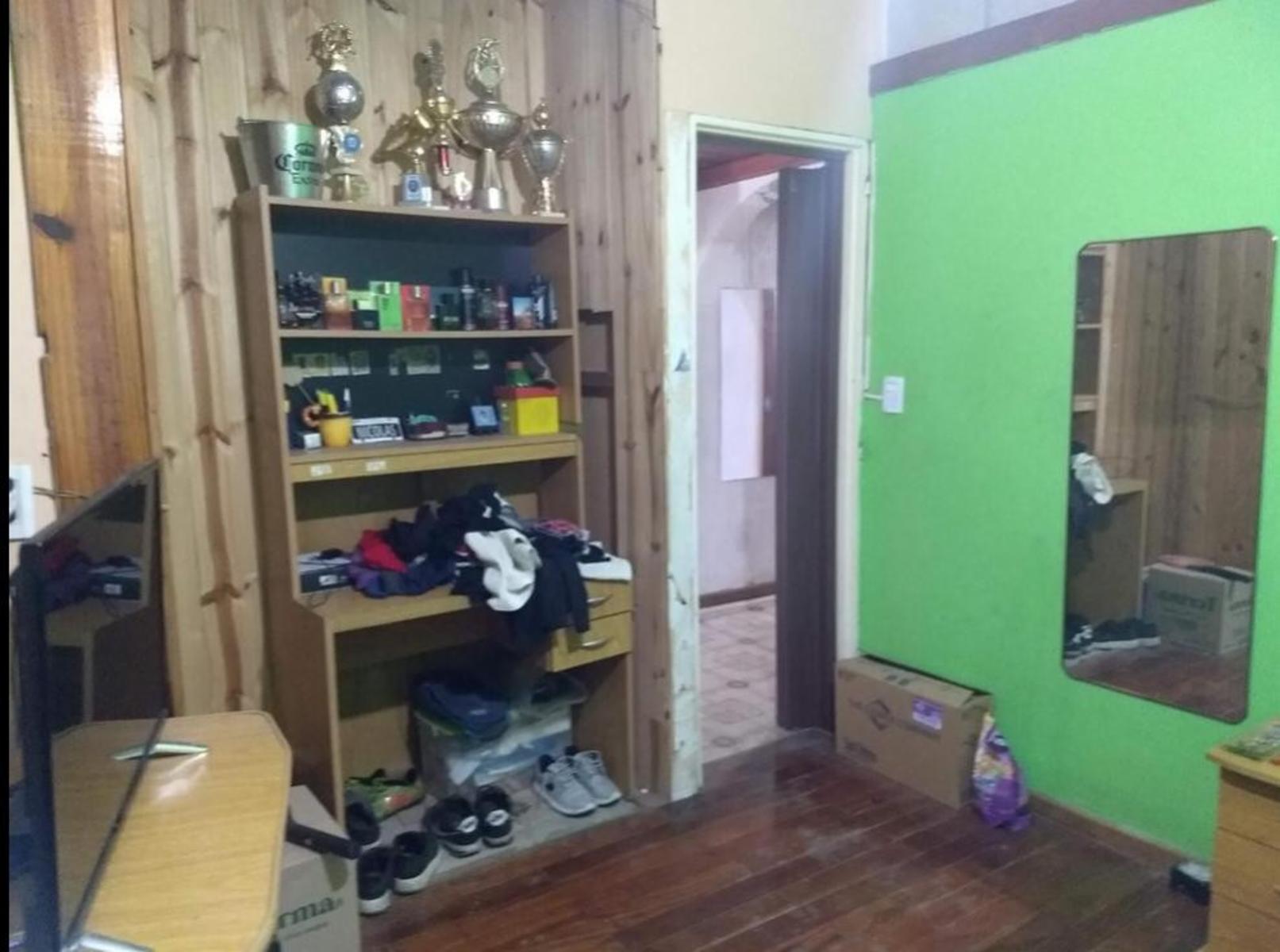PH 3 AMBIENTES AL FRENTE CON COCHERA Y QUINCHO - PRIMER PISO POR ESCALERA - CASEROS — foto 3