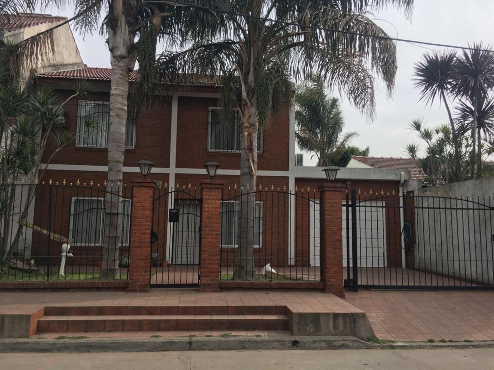 VENTA CASA 5 AMBIENTES VILLA LUZURIAGA CON PISCINA FONDO — foto 2
