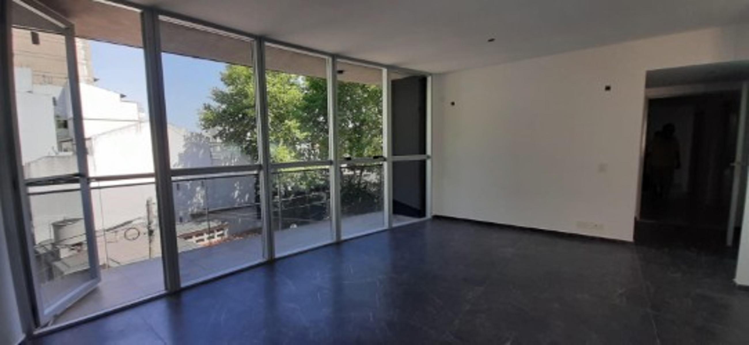 EXCELENTE DEPARTAMENTO 2 AMBIENTES A ESTRENAR AL FRENTE CON BALCON -COCHERAS OPTATIVAS - RAMOS MEJIA CENTRO — foto 2