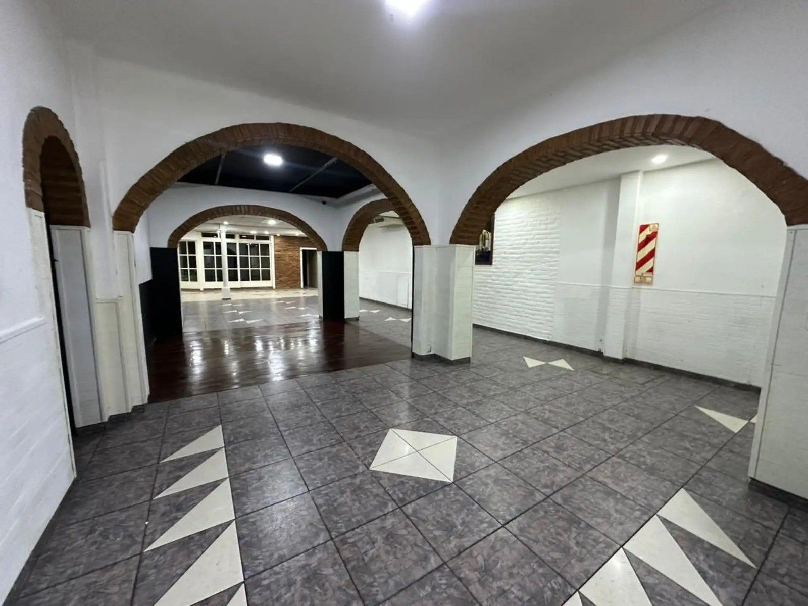 ALQUILER CASA COMERCIAL IDEAL GASTRONOMIA ZONA LOMAS DE MIRADOR - 24