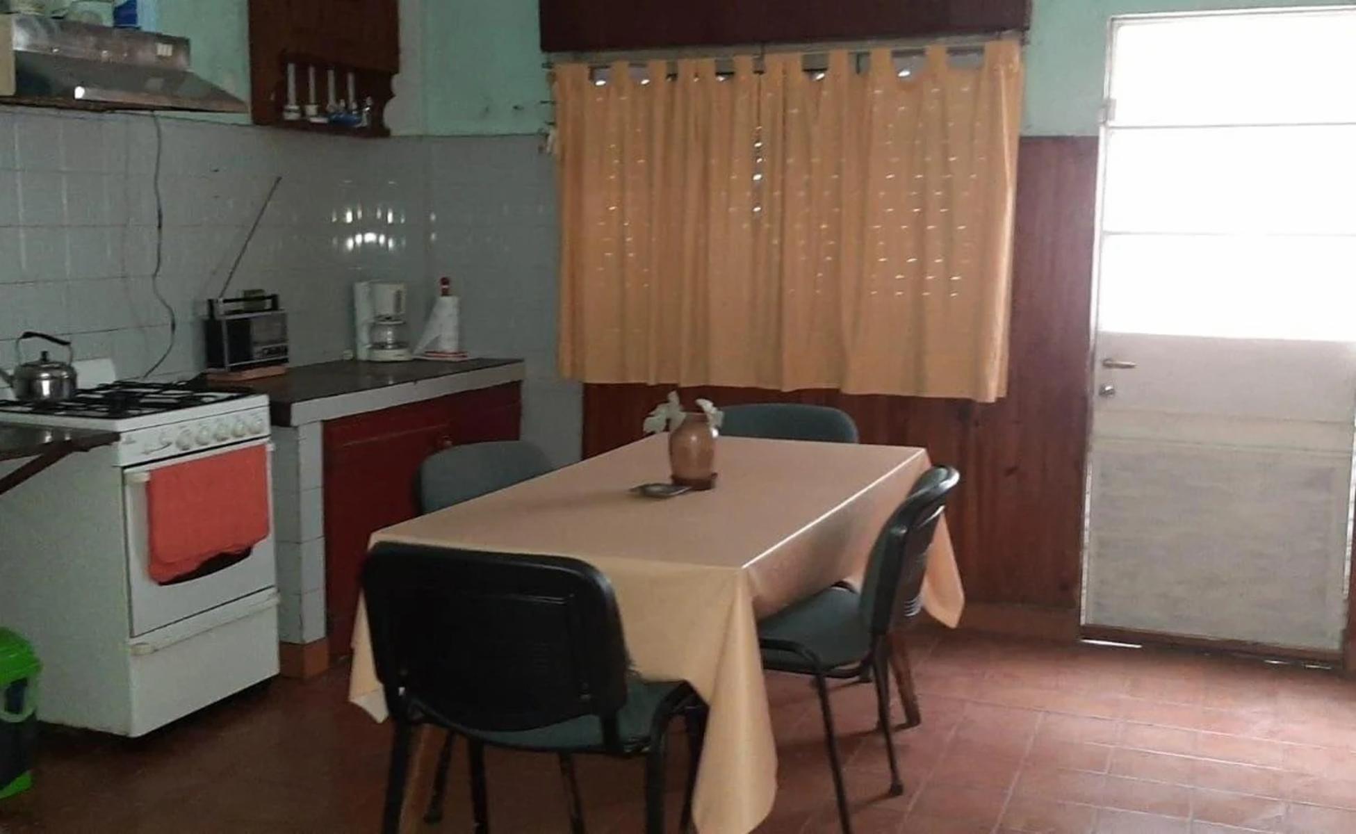 VENTA MULTIFAMILIAR - DOS CASAS DE 3 AMBIENTES - ZONA RAMOS MEJIA SUR - 6