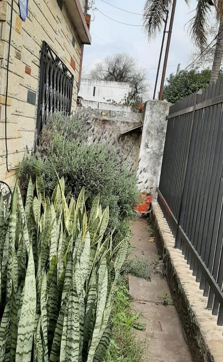 VENTA MULTIFAMILIAR - DOS CASAS DE 3 AMBIENTES - ZONA RAMOS MEJIA SUR - 11