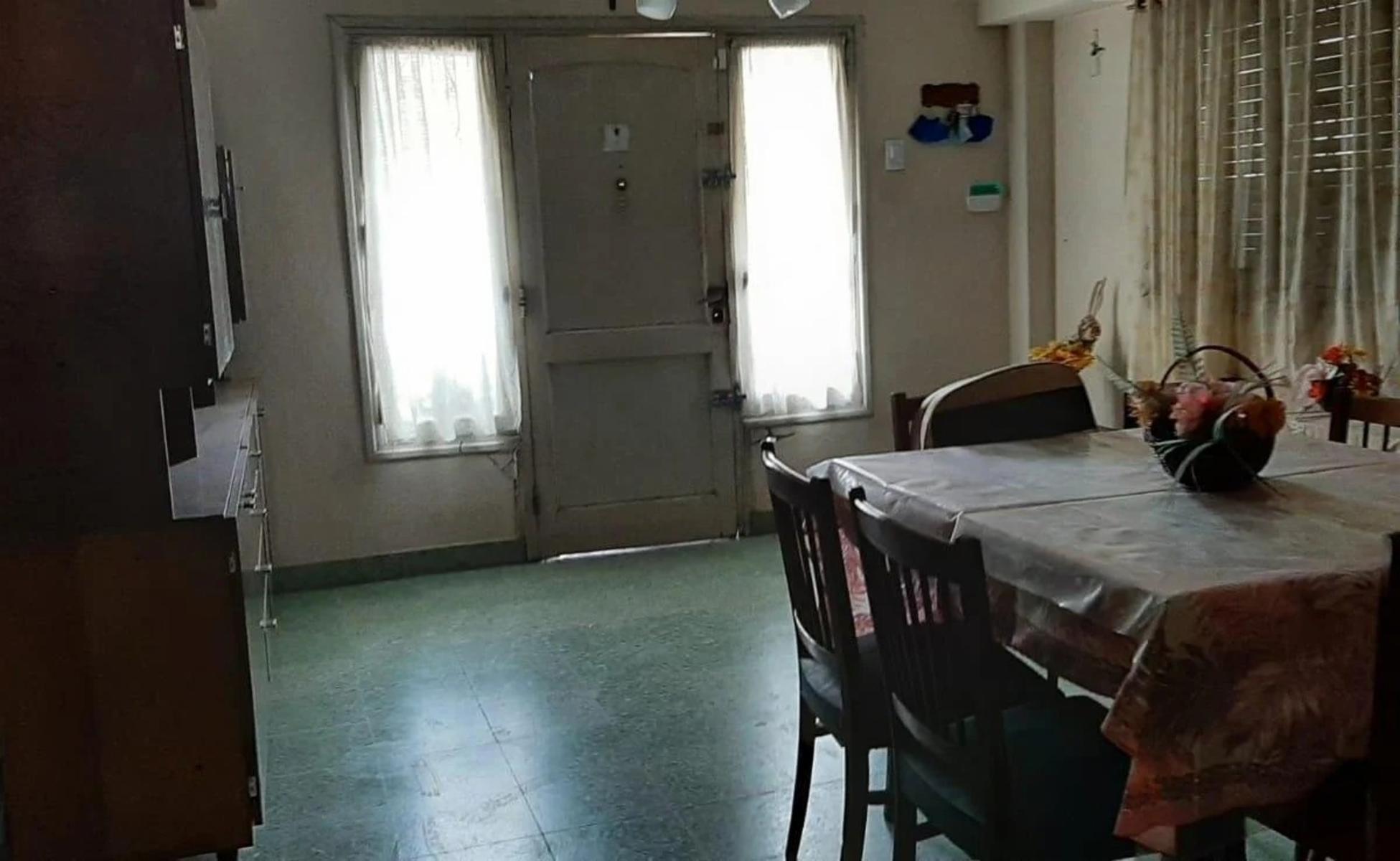 VENTA MULTIFAMILIAR - DOS CASAS DE 3 AMBIENTES - ZONA RAMOS MEJIA SUR - 12