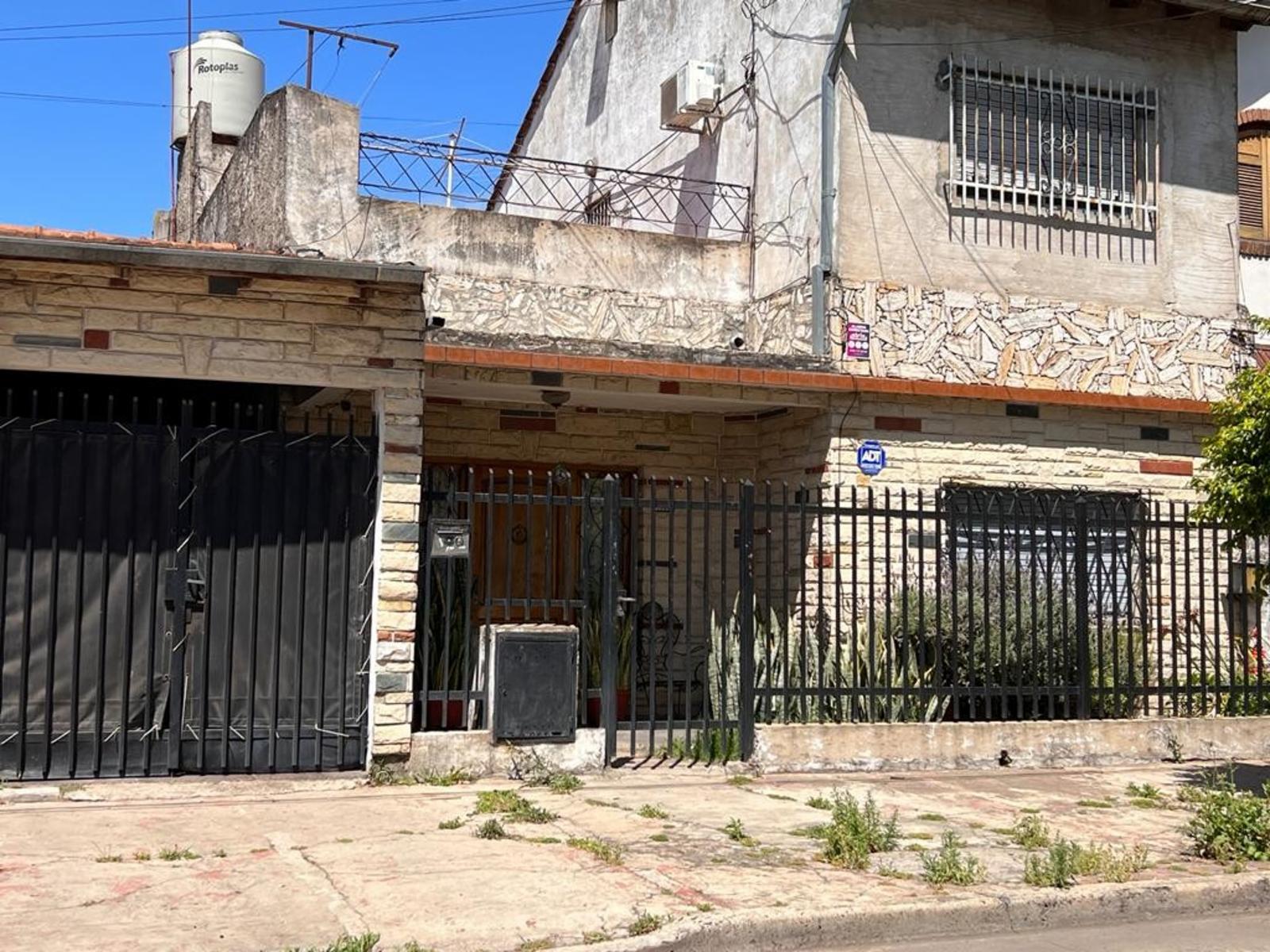 VENTA MULTIFAMILIAR - DOS CASAS DE 3 AMBIENTES - ZONA RAMOS MEJIA SUR - 14