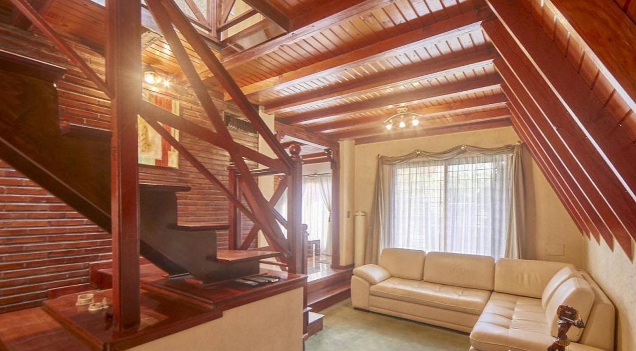 Casa 6 ambientes con fondo y piscina — foto 4