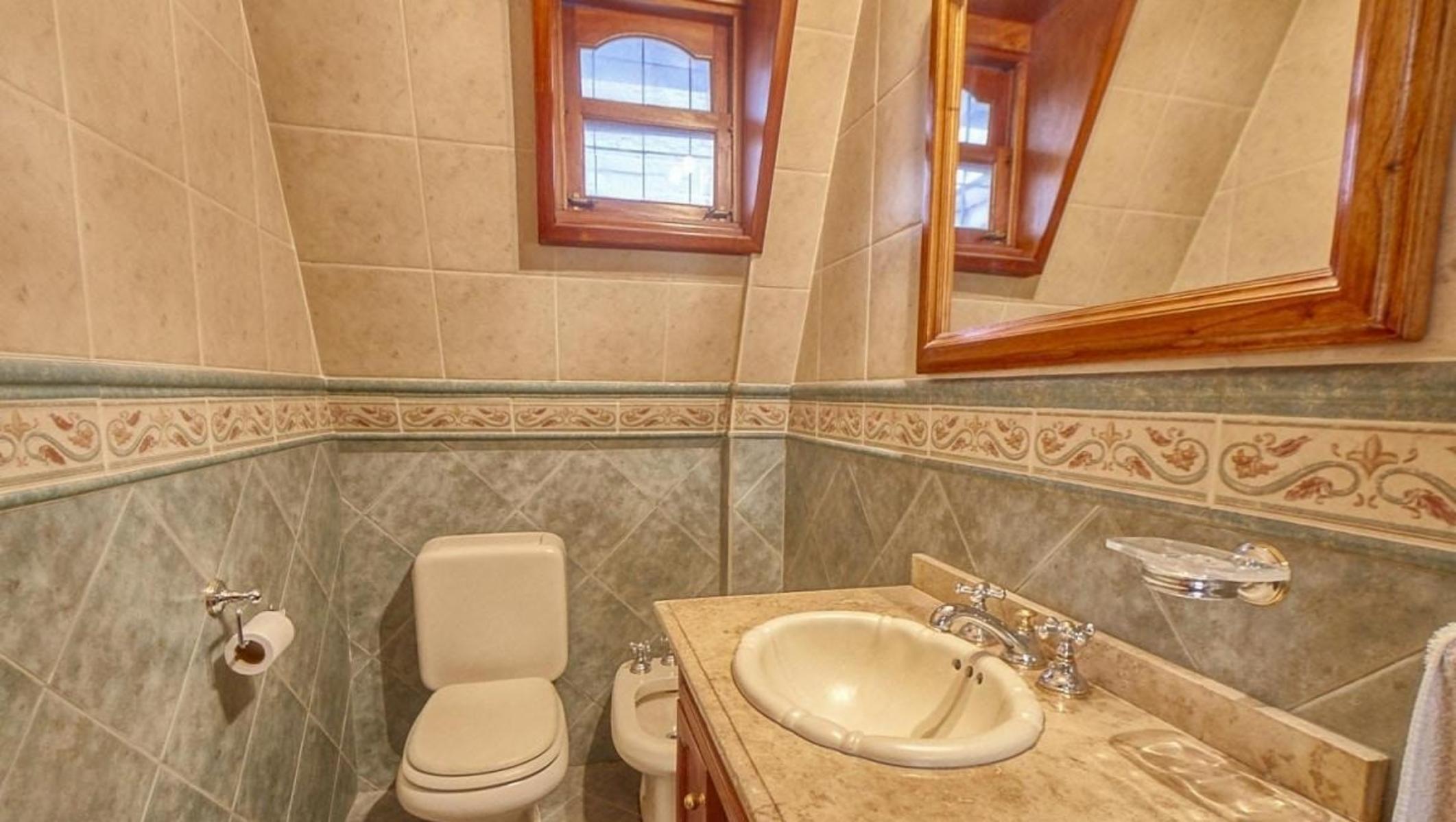 Casa 6 ambientes con fondo y piscina — foto 12