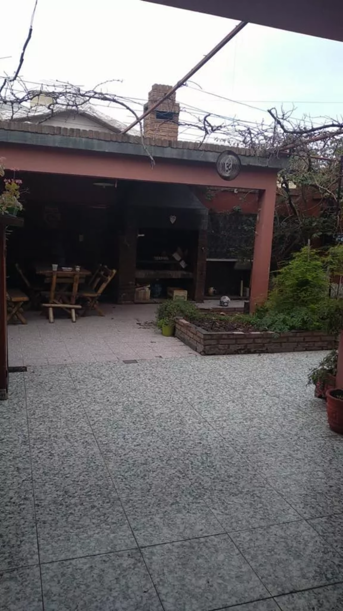 Venta Casa 5 Ambientes con Patio y Cochera San Justo - 4