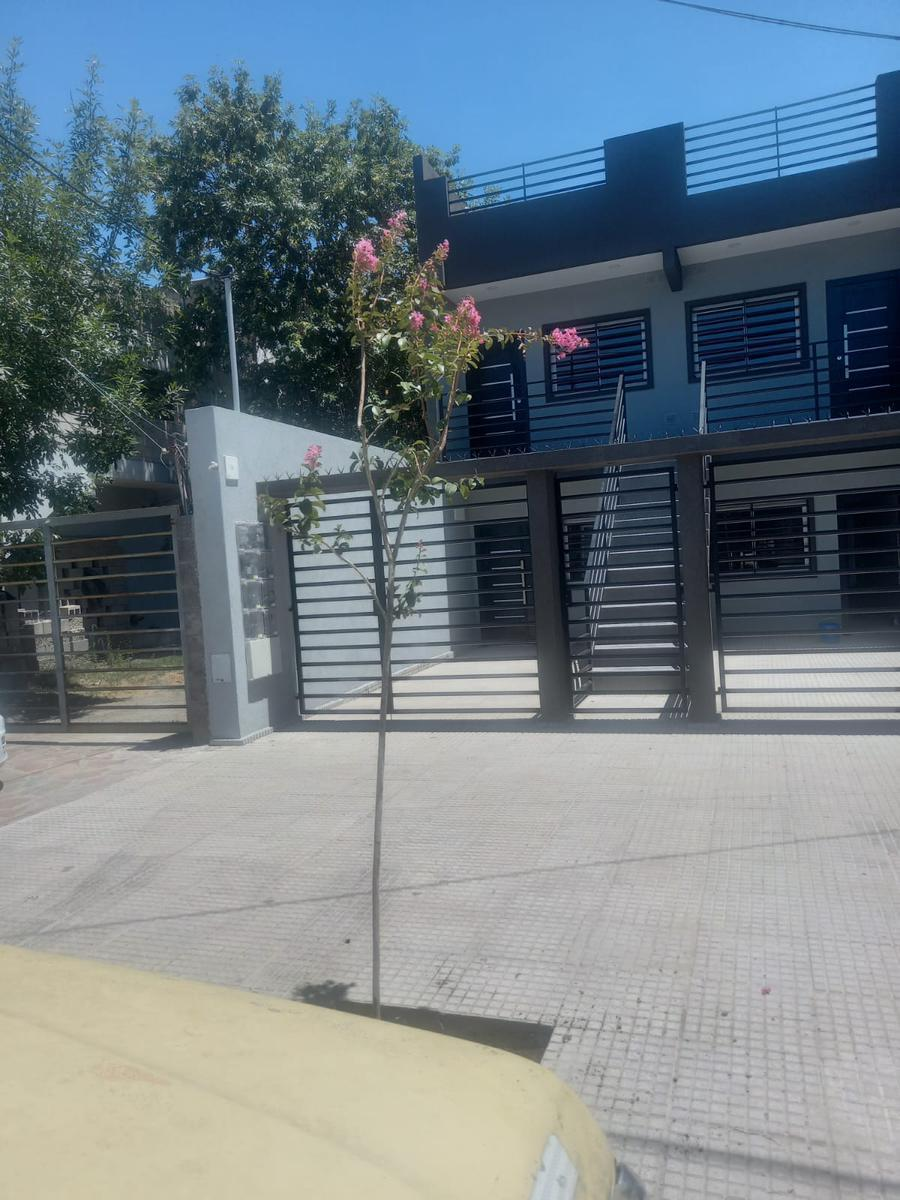 Departamento 2 Ambientes con Cochera y Fondo Villa Luzuriaga — foto 2