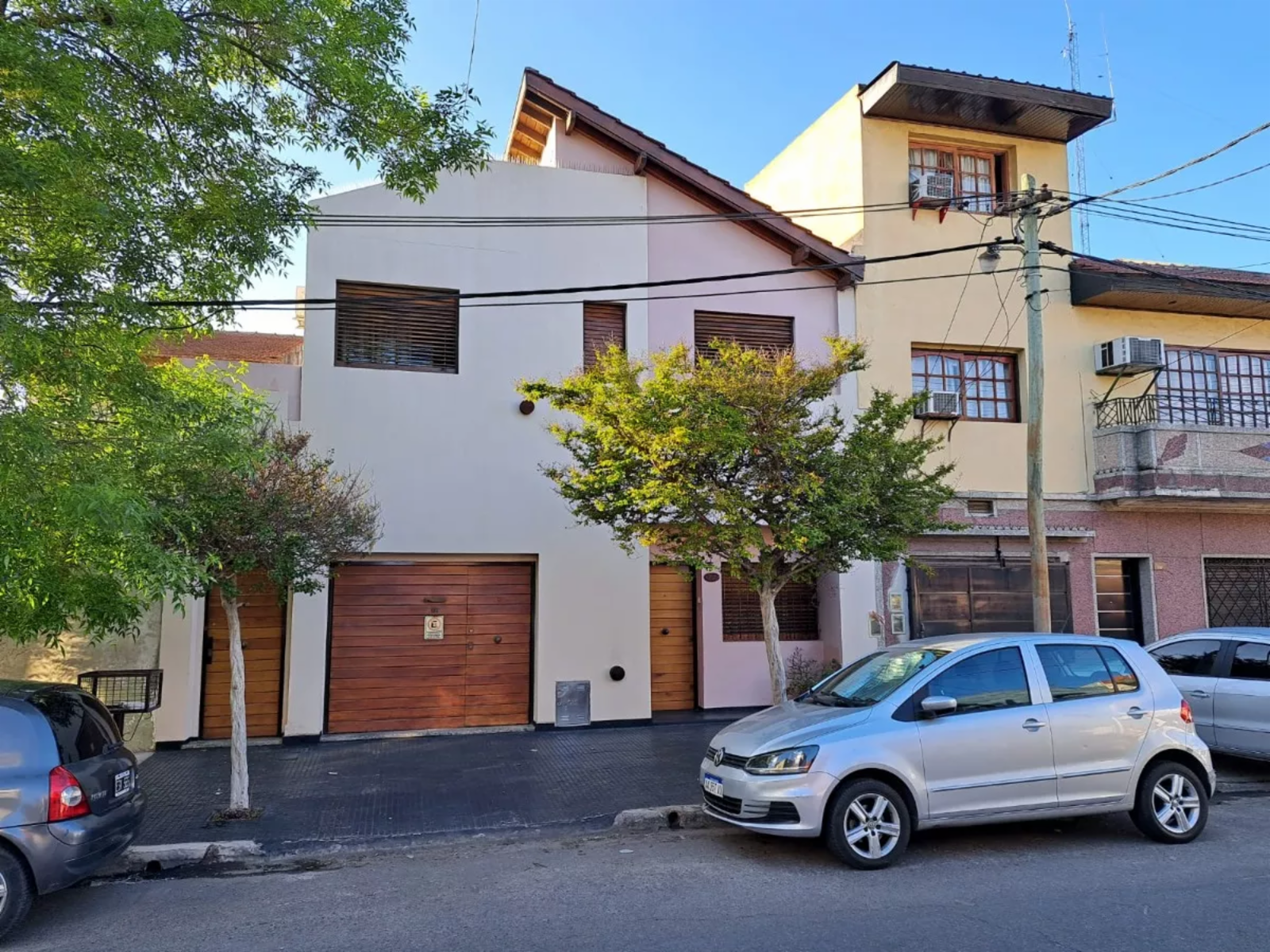 Venta Casa 4 ambientes con fondo y piscina Lomas del MIrador