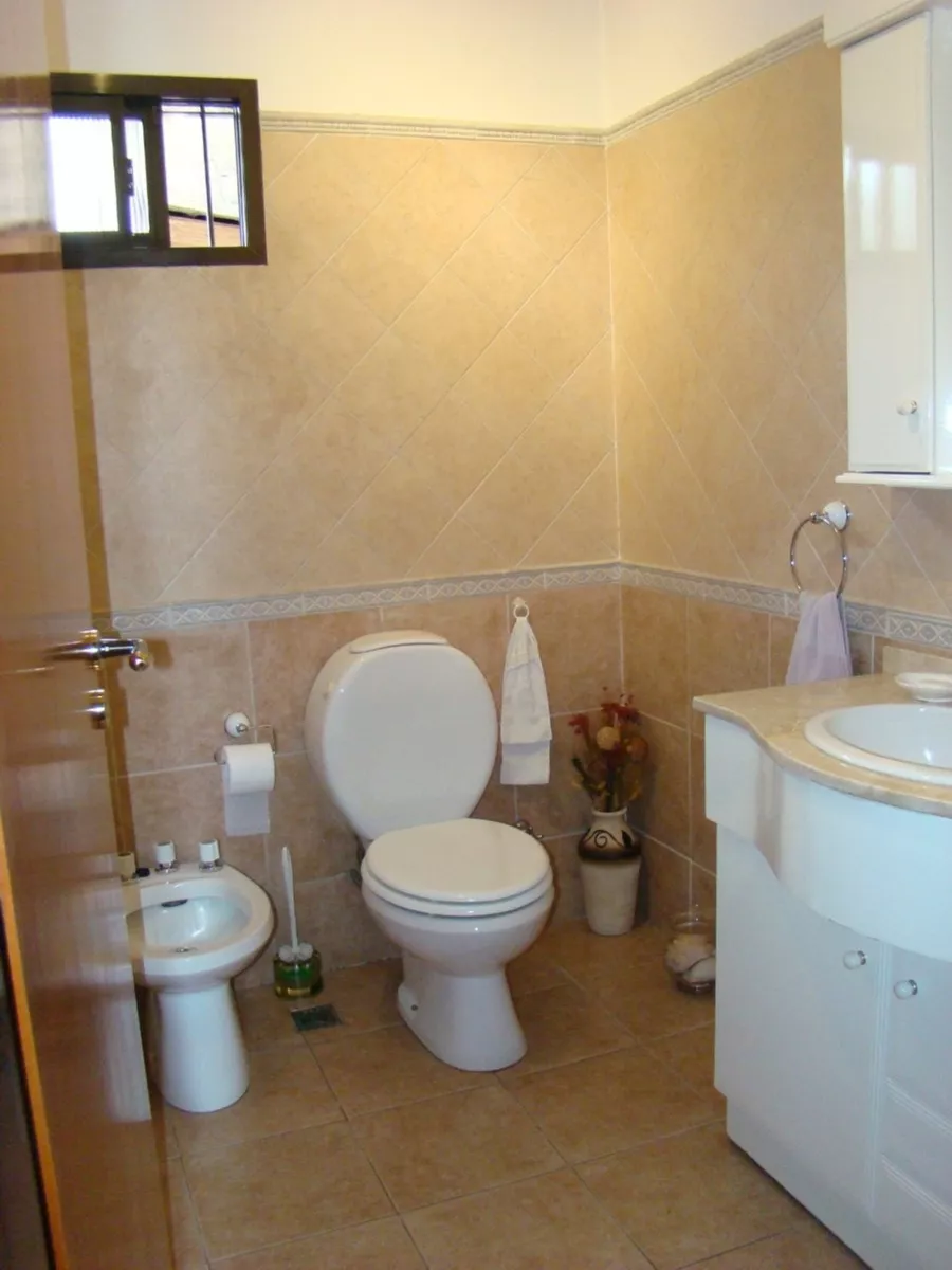 Venta Casa 4 ambientes con fondo y piscina Lomas del MIrador — foto 9