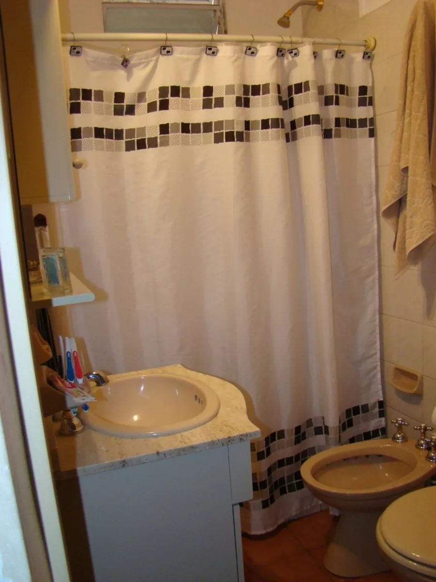 Venta Casa 4 ambientes con fondo y piscina Lomas del MIrador — foto 12