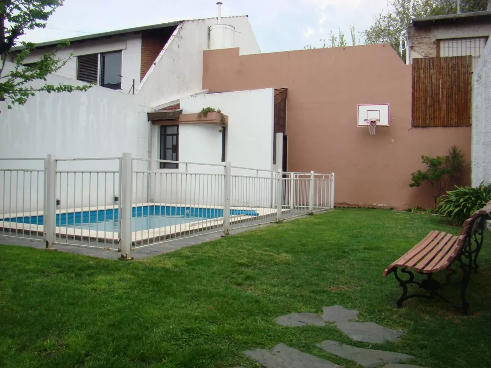 Venta Casa 4 ambientes con fondo y piscina Lomas del MIrador — foto 15