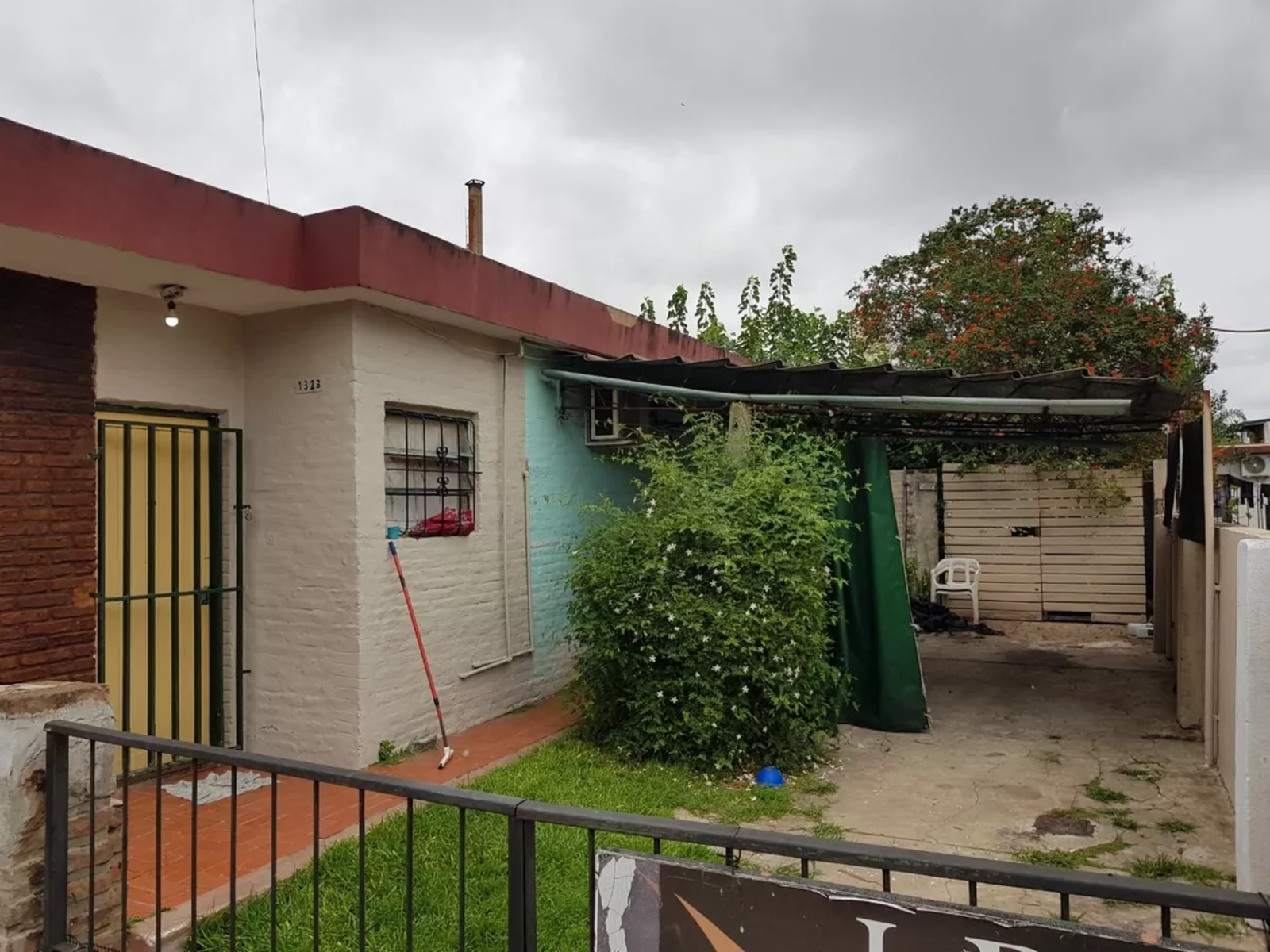 Venta PH 2 ambientes tipo casa Moron - 2