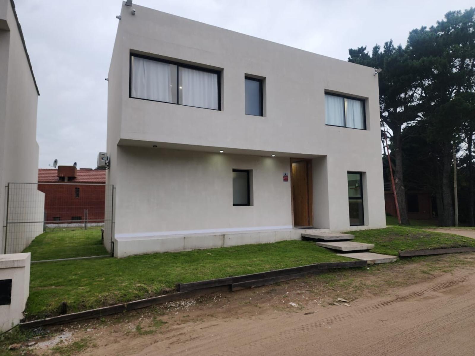 Venta Casa 4 ambientes con pileta Pinamar