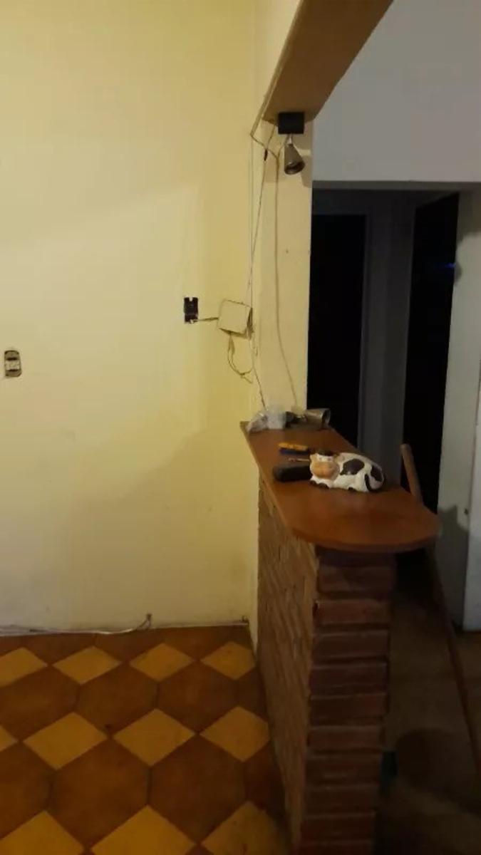 VENTA EN BLOCK - DOS DEPARTAMENTOS DE 2 Y 3 AMBIENTES - LOCAL COMERCIAL - RAMOS MEJIA - 2